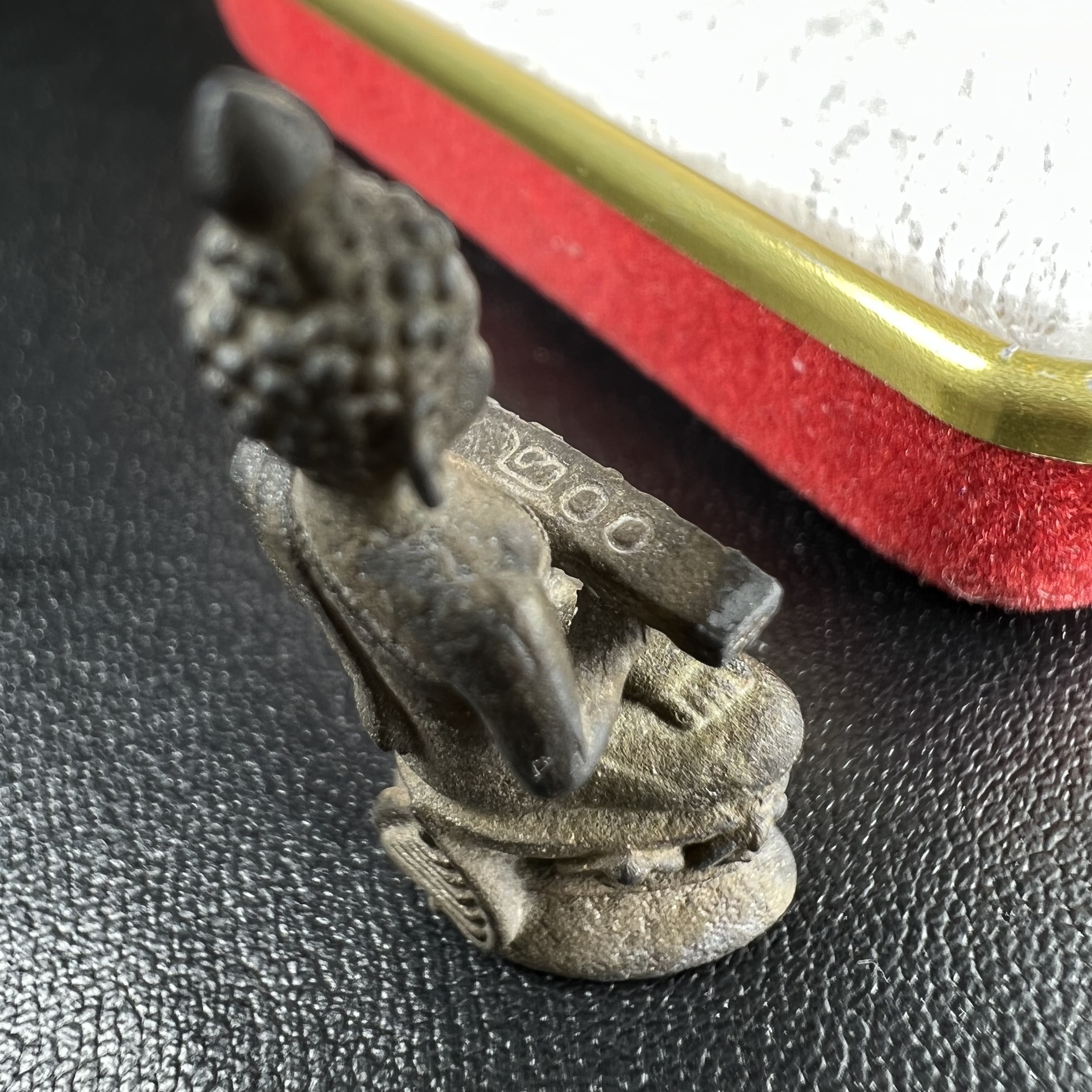 พระกริ่งปรมานุชิตชิโนรส วัดพระเชตุพนวิมลมังคลาราม(วัดโพธิ์) ปี2533 เนื้อนวโลหะ ( ในหลวงรัชกาลที่9เสด็จเททอง)