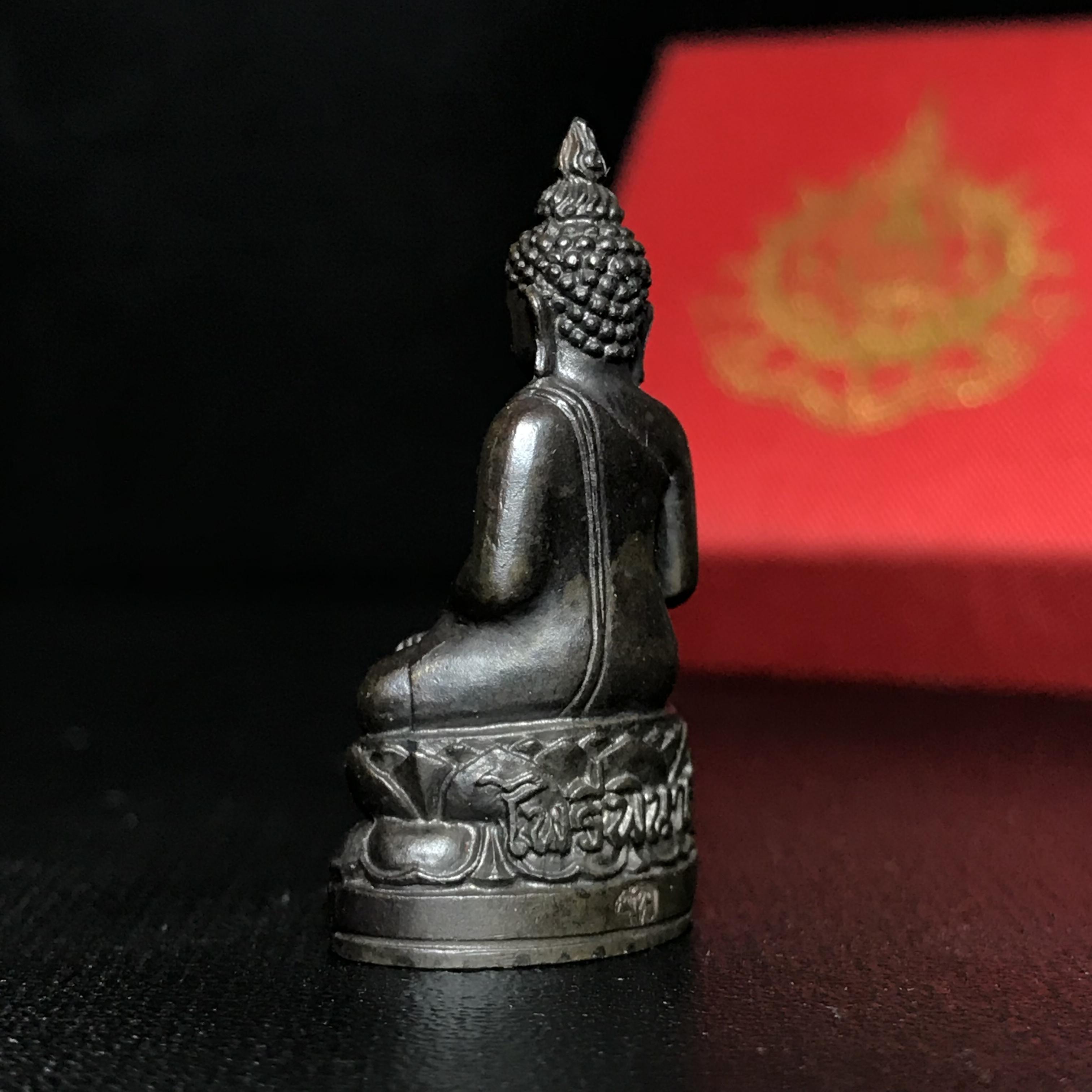 พระกริ่งไพรีพินาศ เฉลิมพระเกียรติ พระบาทสมเด็จพระเจ้าอยู่หัวรัชกาลที่9 พระชนมพรรษา 6 รอบ ปี2542เนื้อนวโลหะผสมทองคำ(บรรจุเหล็กไหล)ดีนอก-ดีใน