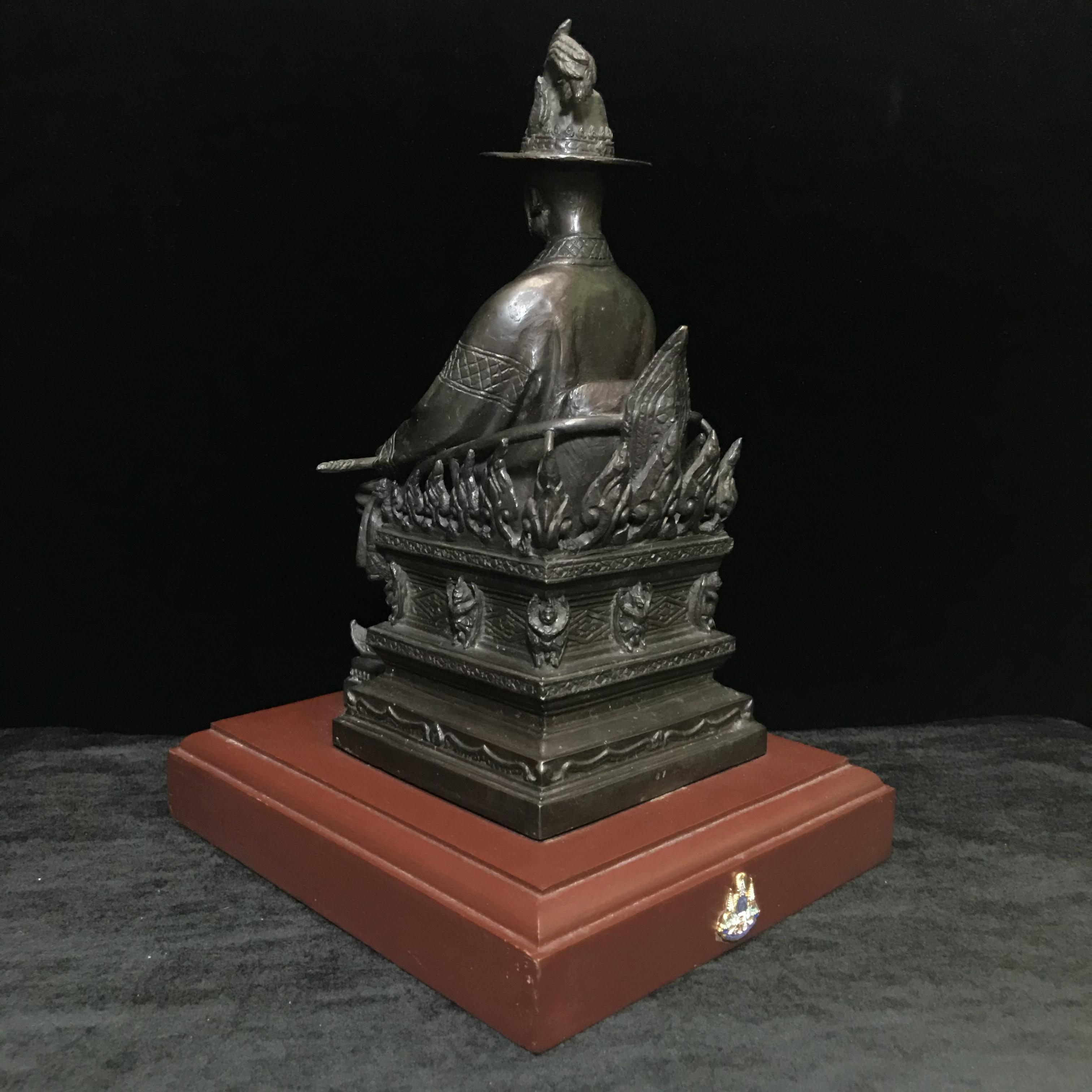 พระบรมรูปหล่อพระบาทสมเด็จพระพุทธยอดฟ้าจุฬาโลกมหาราช (ร.1) ทรงนั่งบัลลังก์ จัดสร้างโดยรัฐสภาผู้แทนราษฎร เนื้อโลหะสัมฤทธิ์ ปี 2539(หายาก)