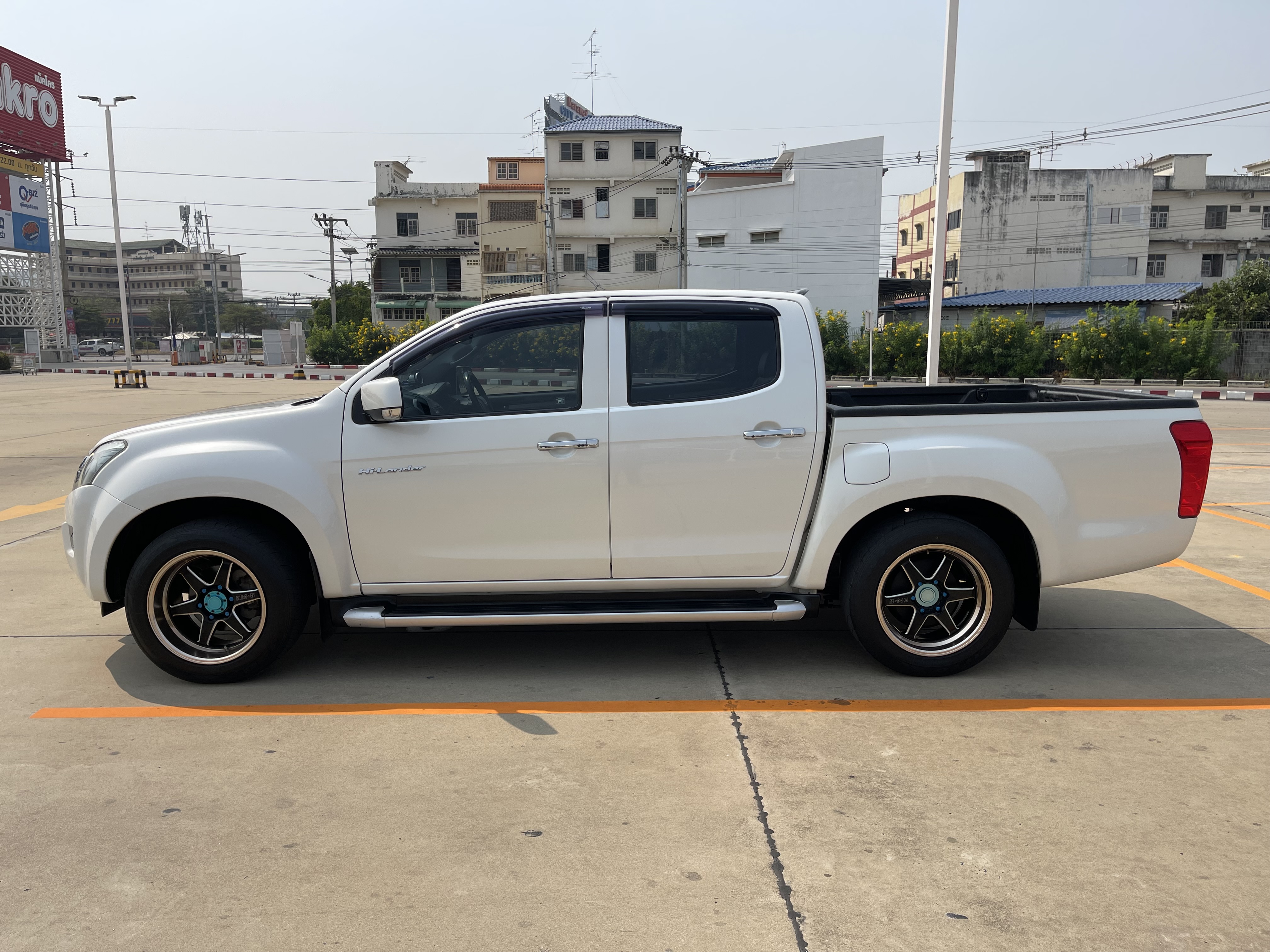Isuzu Dmax All New 4ประตู Hilander 2.5 Vgs Z Dvd 2015 ขาวมุก