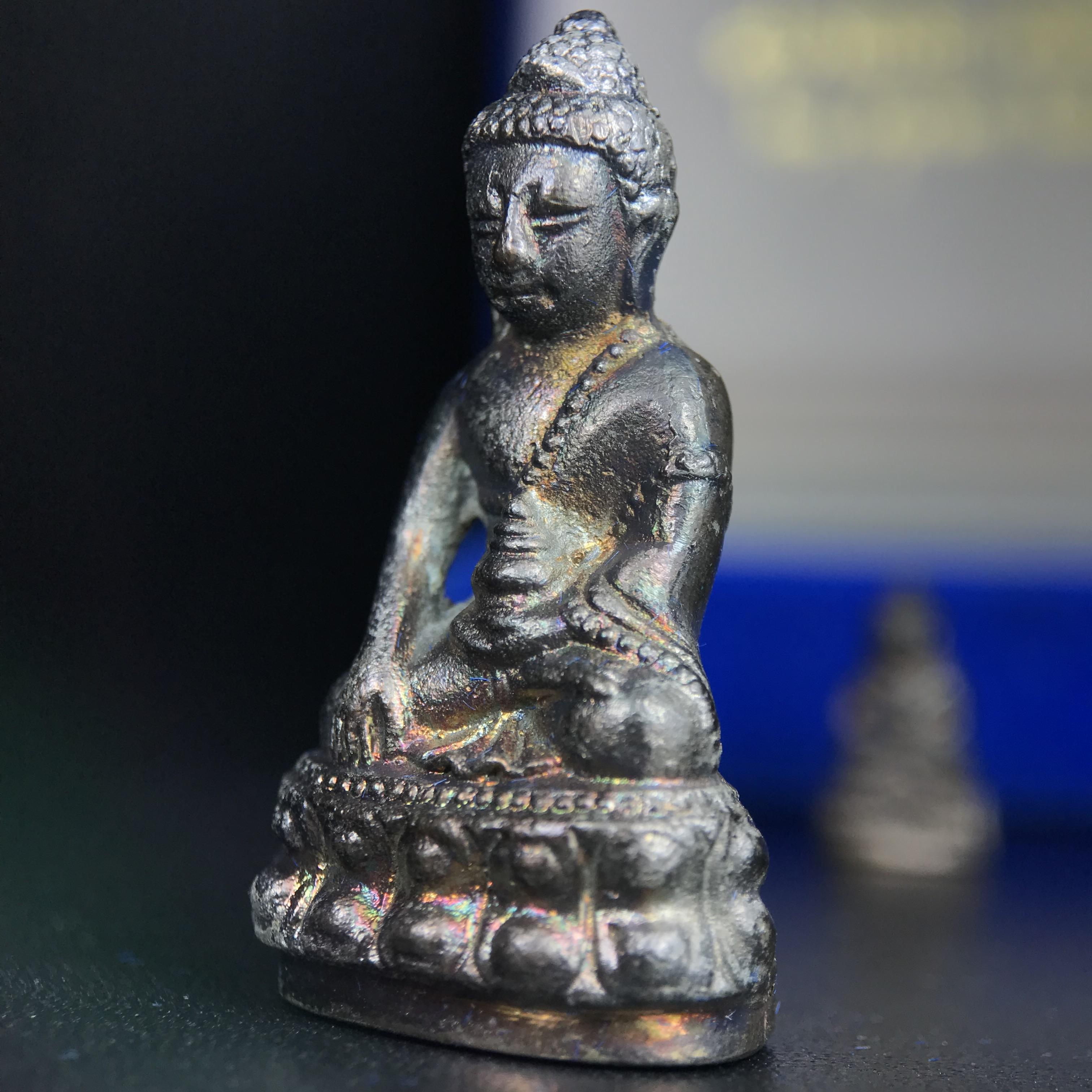 พระกริ่ง-พระชัยวัฒน์ สว. 90 พรรษาสมเด็จย่า ปี2533 เนื้อนวโลหะ(แก่ทองคำผสมทองคำเยอะมากรุ่นนี้)(ในหลวงรัชกาลที่9เสด็จในพิธี)(หล่อแบบโบราณอุดมวลสาร 108 แบบฉบับพระกริ่งใหญ่สายวัดสุทัศน์ พระสังฆราช(แพ))(1 ใน 3000 ชุด) หายาก(***องค์นี้ผิวเนื้อนวโลหะสวยมาก***)