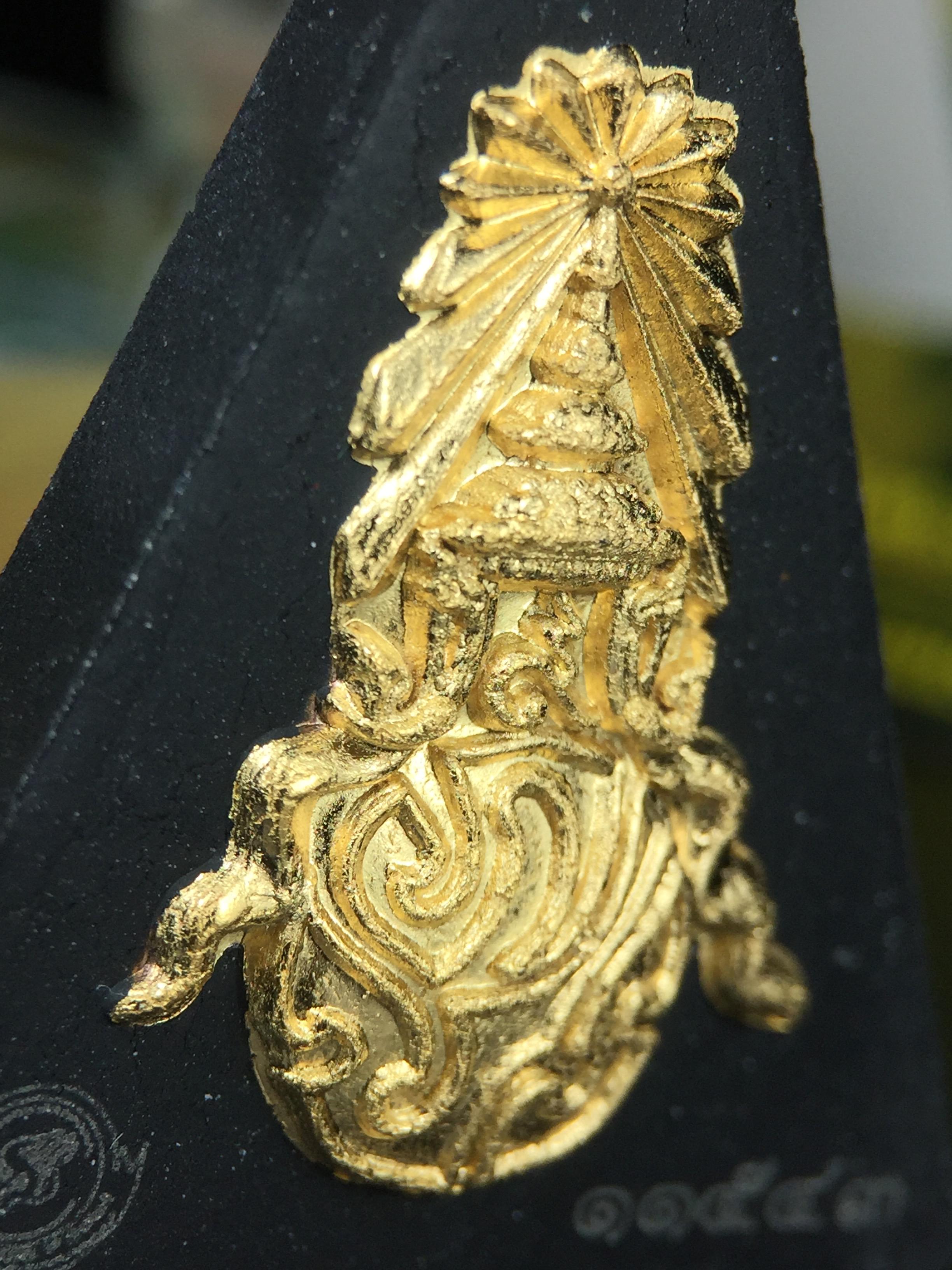 พระพุทธชินราช(จำลอง)ภปร. 84พรรษา เนื้อผงปิดทองด้านหน้า หลัง ภ.ป.ร. ยิงทอง(พระราชทานมวลสาร จิตรลดาและเส้นพระเจ้า ร.9(เส้นผม))ทรงคุณค่าอีกหนึ่งรุ่นยอดนิยม