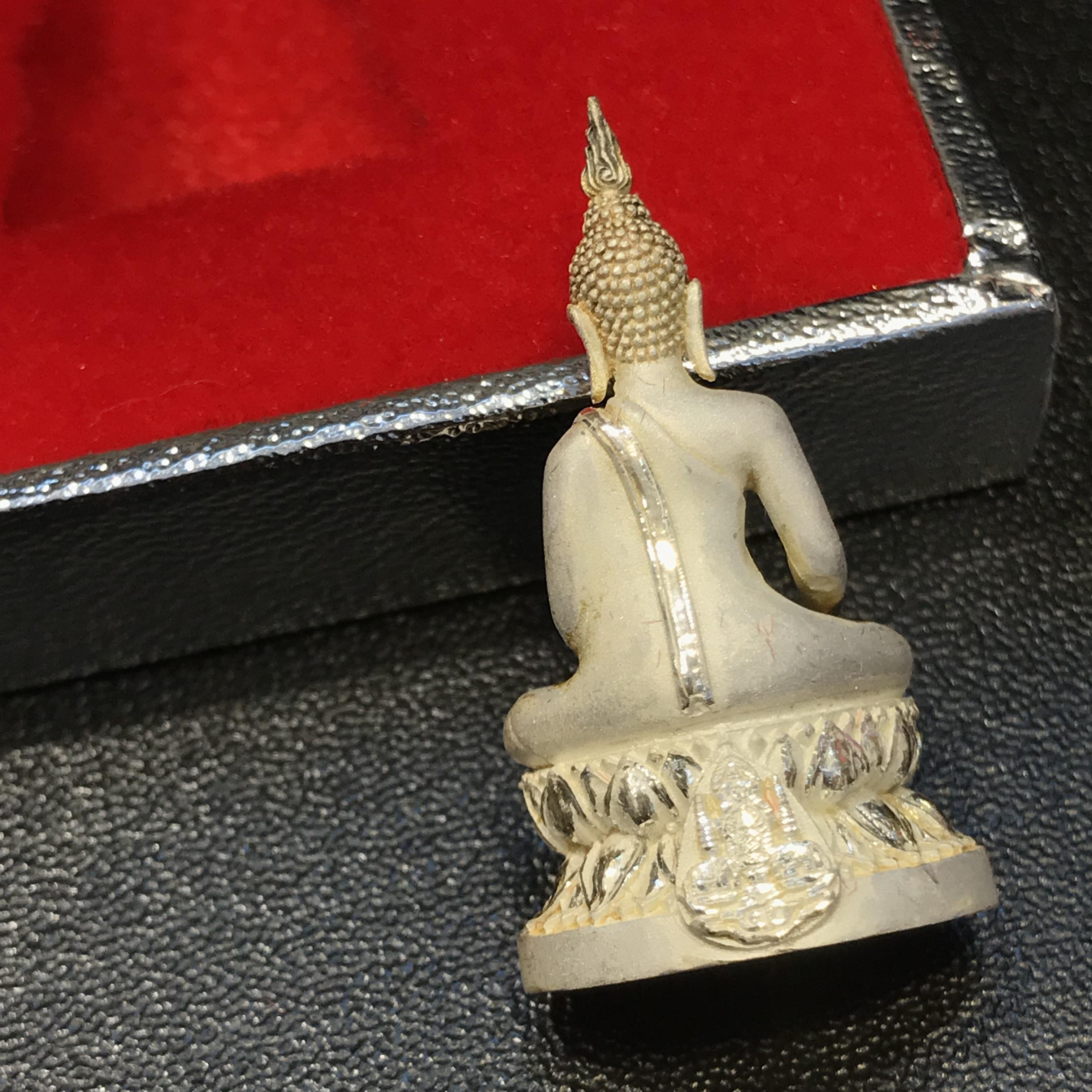 พระกริ่งพระพุทธนวราชบพิตร ปี2540 เนื้อเงินพร้อมกล่องบรรจุเดิม