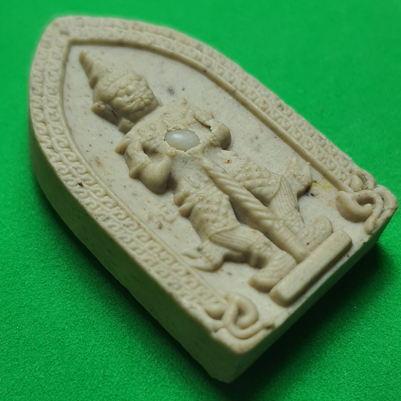 พระเครื่อง ท้าวเวสสุวรรณ รุ่น แก้ปีชง รวยไม่จบ จนไม่เป็น ภัยไม่มี สีขาว พระแท้ ท้าวเวสสุวรรณแท้