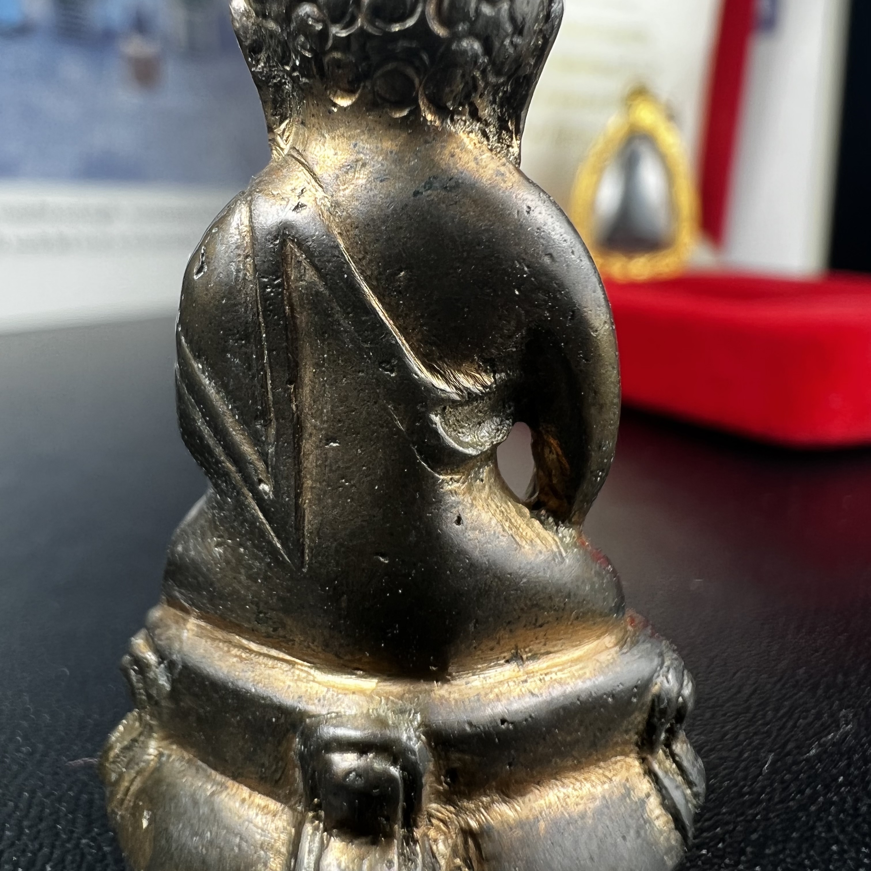 พระกริ่ง-พระชัยวัฒน์ ปวเรศ ปี2530 วัดบวรนิเวศราชวรวิหาร(องค์พระชัยวัฒน์เลี่ยมกรอบทองคำแท้)(ในหลวง ร.9 เสด็จเททอง)(บรรจุเส้นเกศาในหลวงรัชกาลที่9)พร้อมสูจิบัตรเดิมตอนจัดสร้าง(สภาพสวยครบสมบูรณ์) (องค์หน้าใหญ่)(องค์ทองทบ)แบบพิมพ์นิยมหายาก