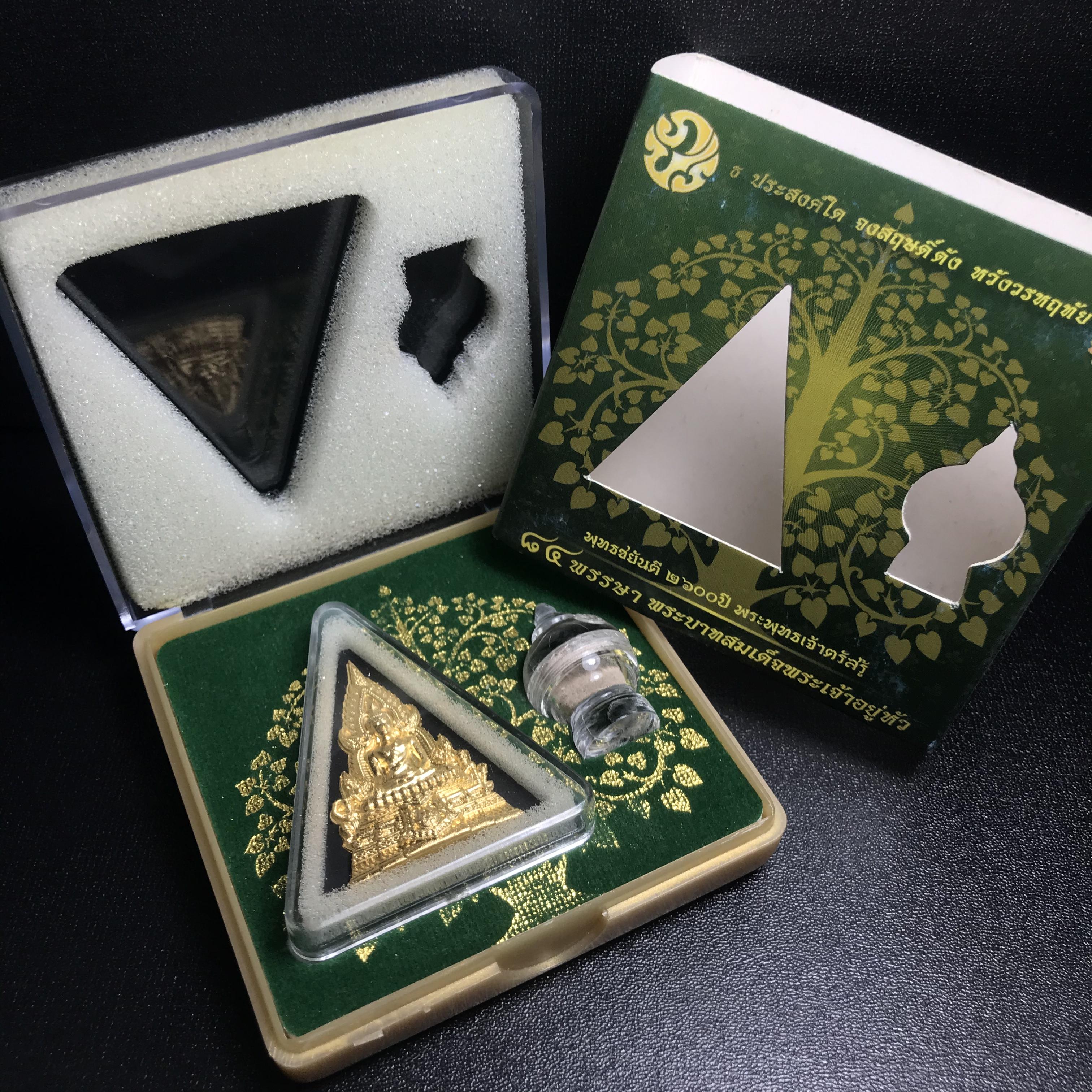 พระพุทธชินราช(จำลอง)ภปร. 84พรรษา เนื้อผงปิดทองด้านหน้า หลัง ภ.ป.ร. ยิงทอง(พระราชทานมวลสาร จิตรลดาและเส้นพระเจ้า ร.9(เส้นผม))