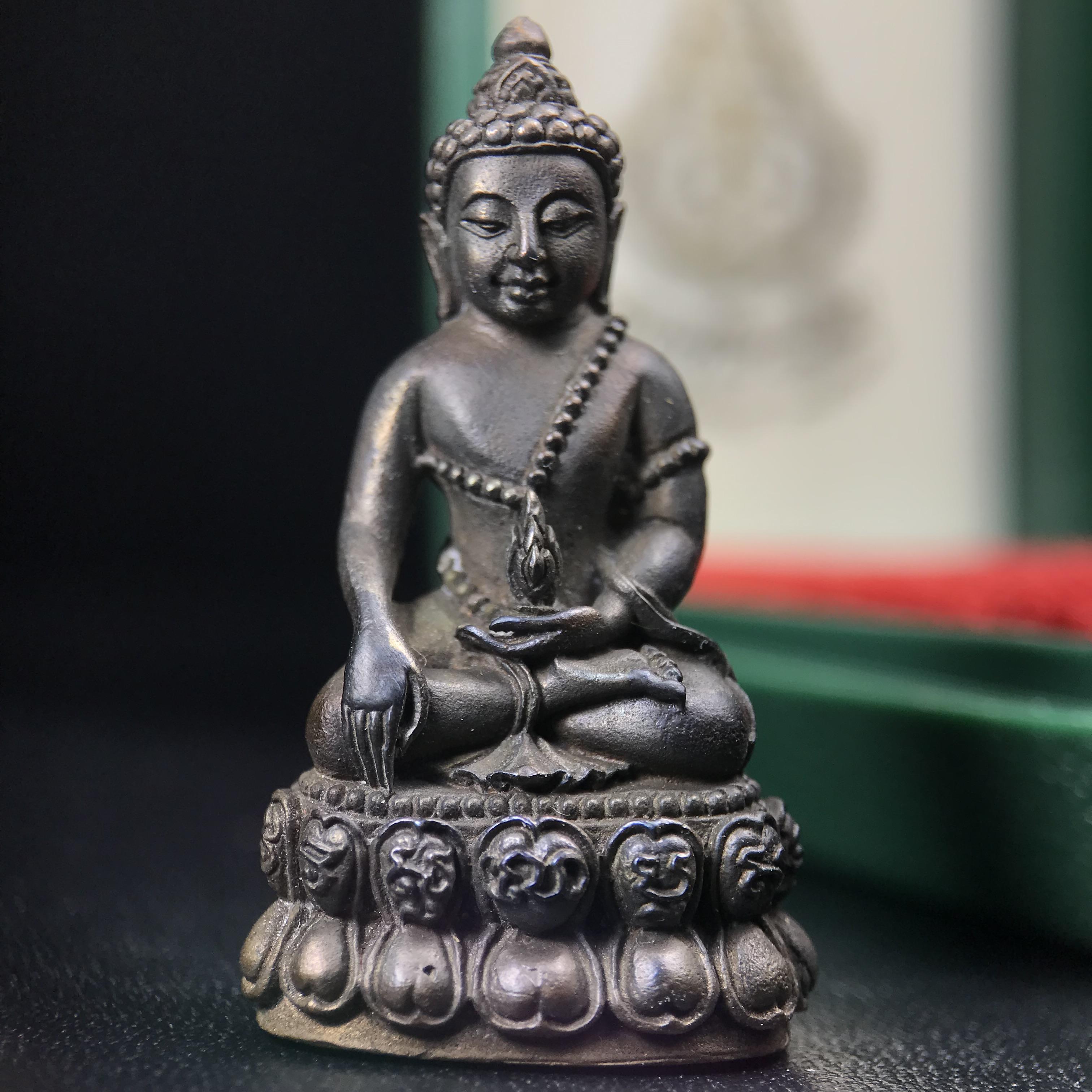 พระกริ่งวาสนา สมเด็จพระสังฆราช(วาสน์)วัดราชบพิธฯ ปี 2531 เนื้อนวโลหะ สร้างเป็นที่ระลึกในคราวที่สมเด็จพระอริยวงศาคตญาณ สมเด็จพระสังฆราช(วาสน์ วาสโน)มีพระชนมายุครบ90พรรษา(ในหลวง ร.9 เสด็จในพิธี)งานแกะแม่พิมพ์โดย นายช่างเกษม มงคลเจริญ)(1ใน1991องค์)