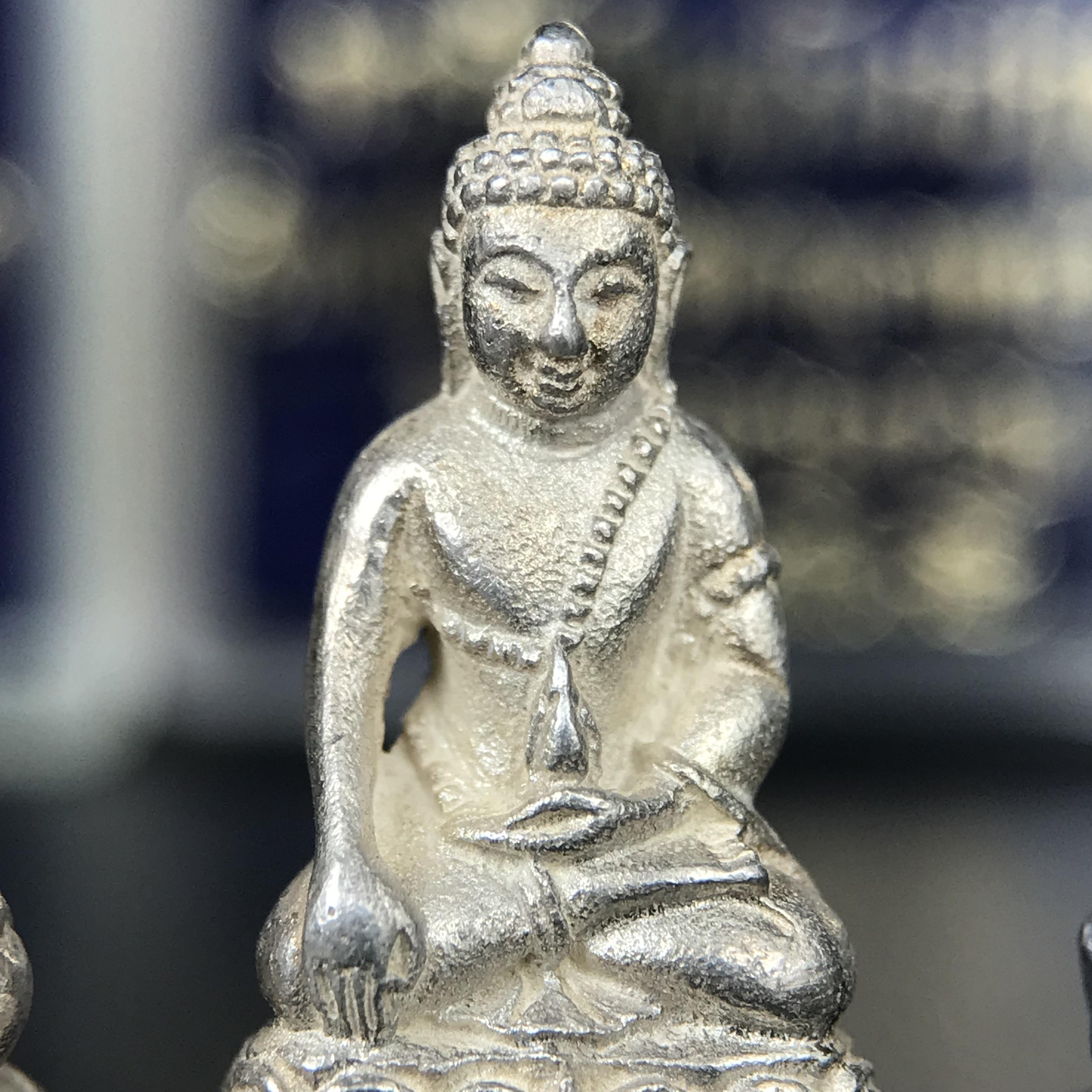 พระกริ่งนวปทุม ภปร.-พระชัยวัฒน์นวปทุม ภปร.-พระกริ่งไพรีพินาศ ภปร. รุ่นแรก วัดปทุมวนาราม ครบชุดเนื้อเงิน ปี2535(ในหลวงรัชกาลที่9เสด็จเททอง)(1ใน3000องค์)หายาก***เก็บทีเดียวครบชุดไปเลยรุ่นนี้ แนะนำ....ตอนนี้หายากแล้ว***