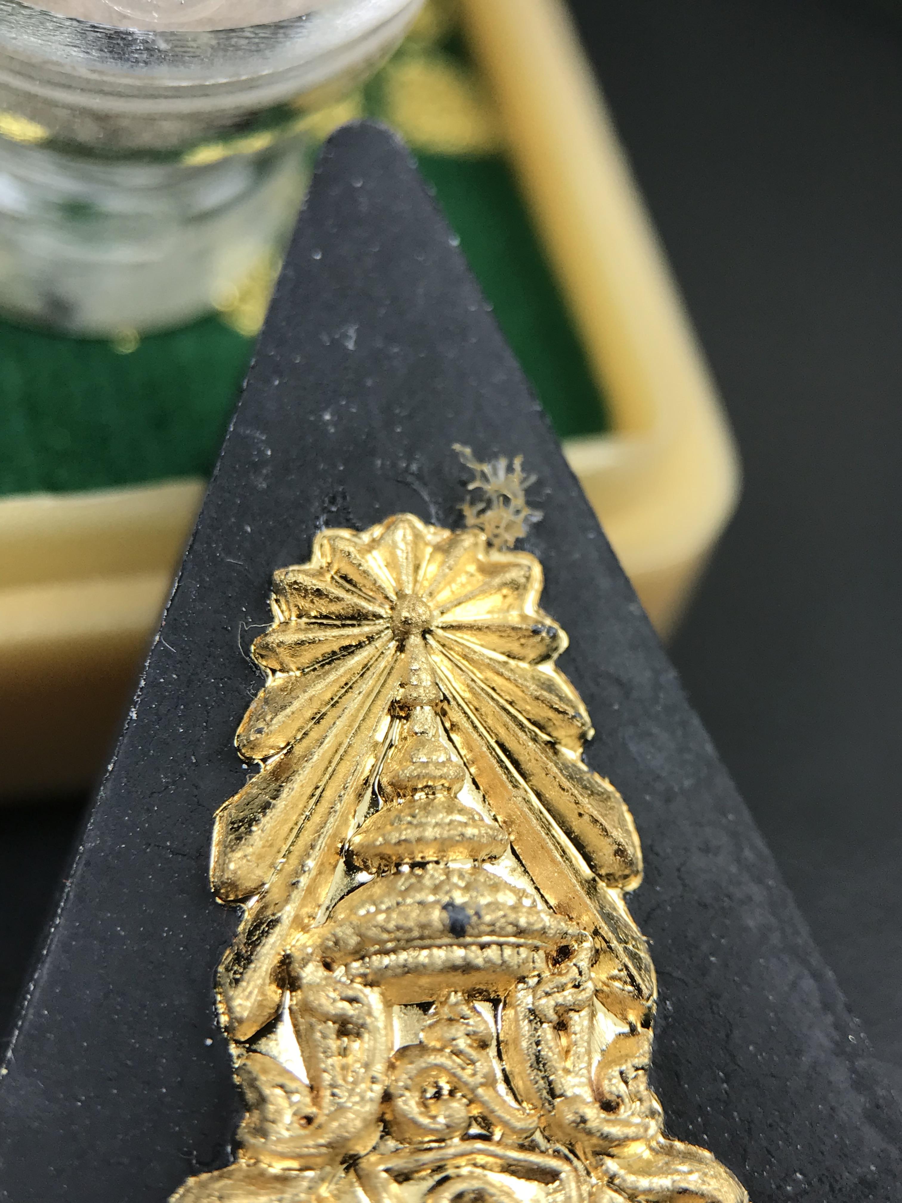 พระพุทธชินราช(จำลอง)ภปร. 84พรรษา เนื้อผงปิดทองด้านหน้า หลัง ภ.ป.ร. ยิงทอง(พระราชทานมวลสาร จิตรลดาและเส้นพระเจ้า ร.9(เส้นผม))ทรงคุณค่าอีกหนึ่งรุ่นยอดนิยม