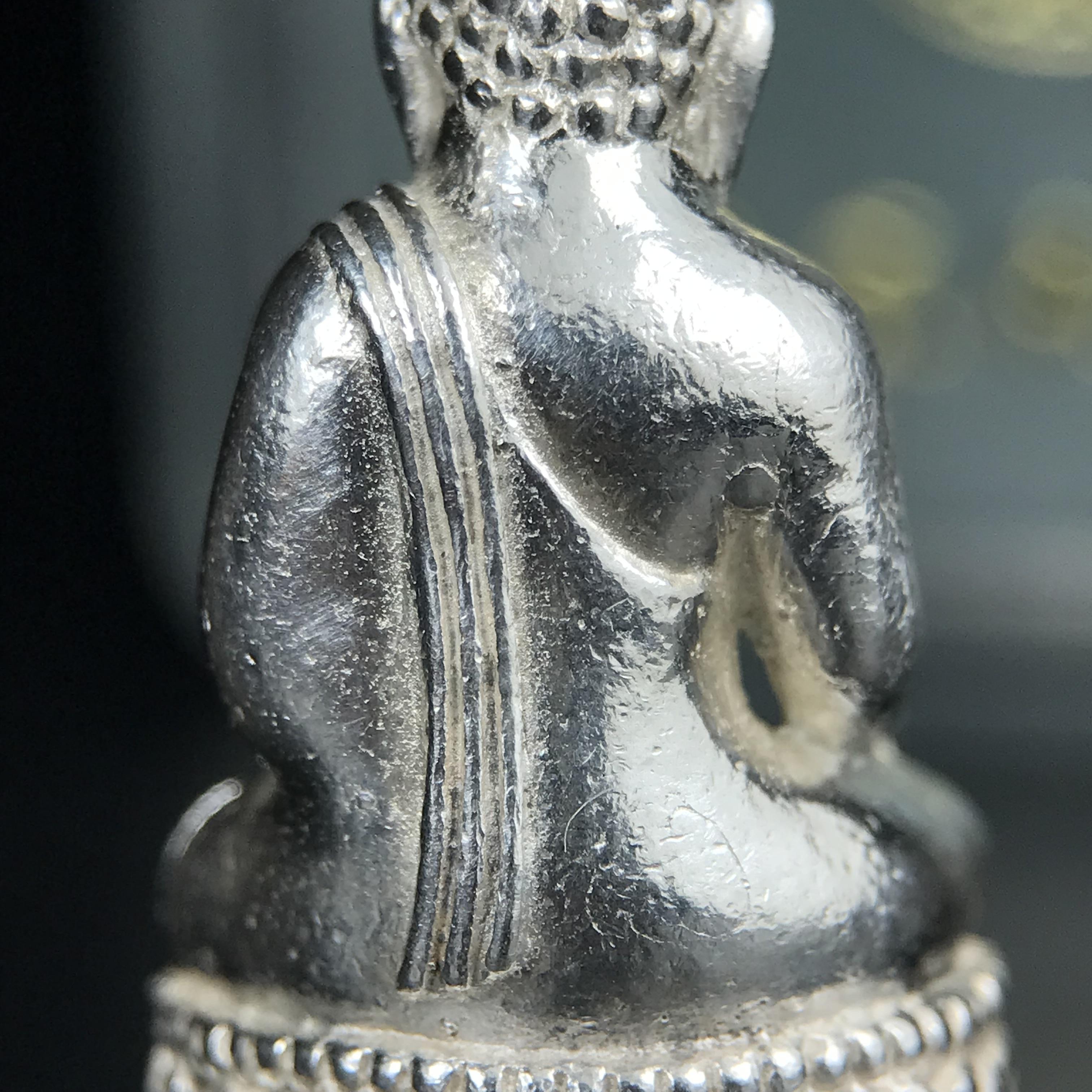 พระกริ่งไพรีพินาศ รุ่น ภปร. ราชวิทยาลัย ปี 2535 เนื้อเงิน(สภาพผิวขาวสวยใส)(ตอกโค้ดพระนามย่อ ญสส ใต้เศวตรฉัตร และ พระปรมาภิไธยย่อ ภปร.) ปลุกเสกโดยหลวงพ่อเปิ่น วัดบางพระและสมเด็จพระญาณสังวร สมเด็จพระสังฆราช วัดบวรนิเวศวิหาร(1 ใน 2535 องค์)