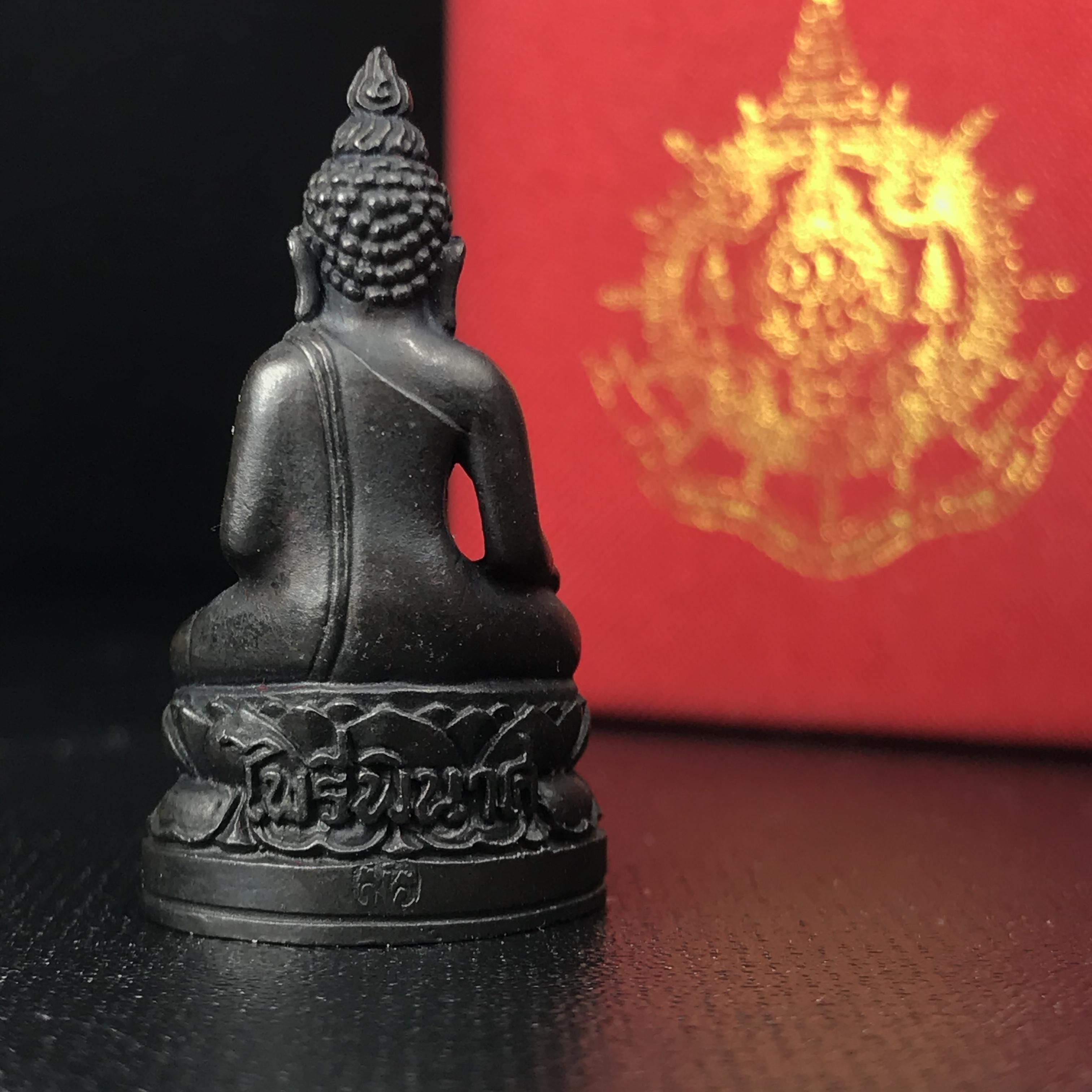 พระกริ่งไพรีพินาศ เฉลิมพระเกียรติ พระบาทสมเด็จพระเจ้าอยู่หัวรัชกาลที่9 พระชนมพรรษา 6 รอบ ปี2542 เนื้อนวโลหะผสมทองคำ(บรรจุเหล็กไหล)ดีนอก-ดีใน