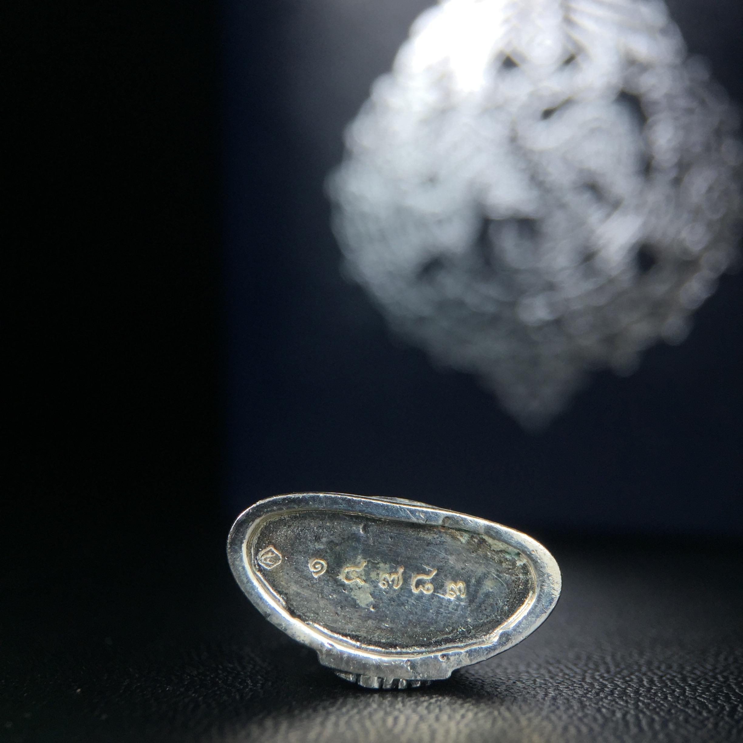 พระแก้วมรกต กรมสรรพสามิตจัดสร้างขึ้นเนื่องในโอกาสครบรอบ 64 ปีของกรมสรรพสามิต และเนื่องในวโรกาสที่พระบาทสมเด็จพระเจ้าอยู่หัวทรงครองราชย์ครบ 50 ปีในปีกาญจนาภิเษก เมื่อ พ.ศ.2539 เนื้อเงินรมดำขัดเงาพร้อมกล่องบรรจุเดิม