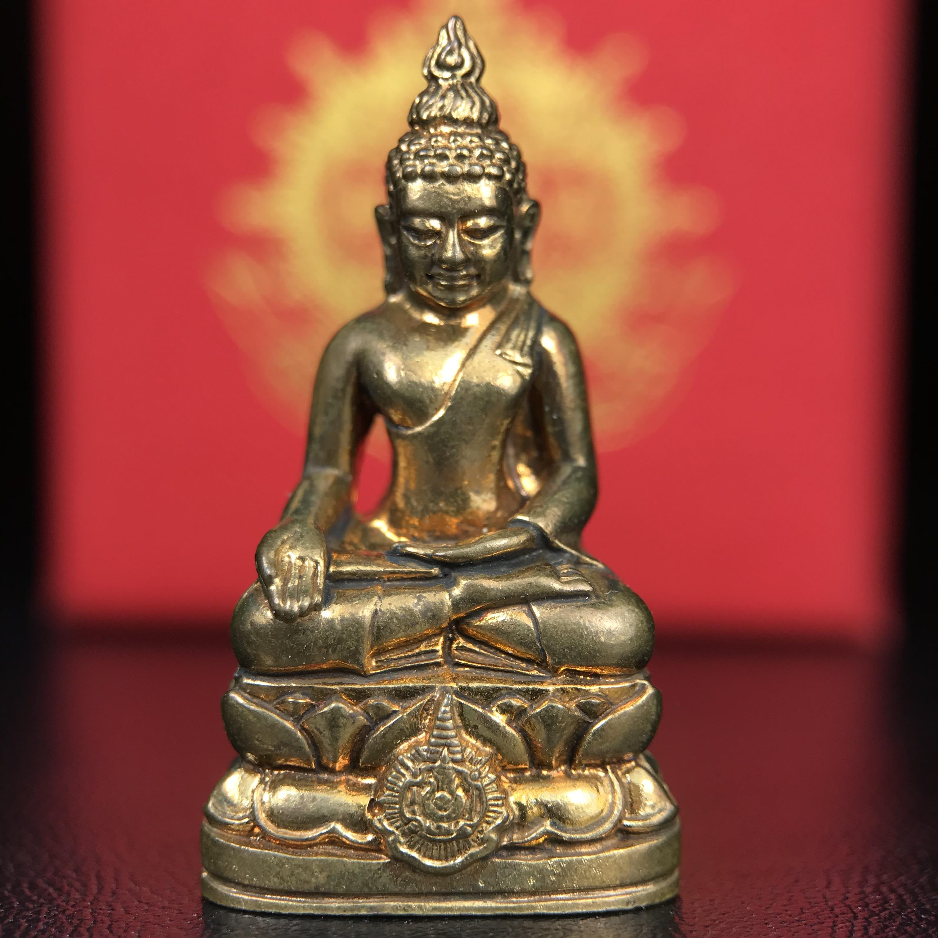 พระกริ่งไพรีพินาศ บรรจุเหล็กไหล ครั้งแรกและครั้งเดียวในประวัติศาสตร์ เฉลิมพระเกียรติ พระบาทสมเด็จพระเจ้าอยู่หัวรัชกาลที่9 พระชนมพรรษา 6 รอบ ปี2542 เนื้อสัมฤทธิ์(บรรจุเหล็กไหล)ดีนอก-ดีใน พิธีใหญ่ มวลสารเด่น(พิเศษกรรมการ ตอก 2 โค๊ต หมายเลข ๑๘๕๘)หายาก