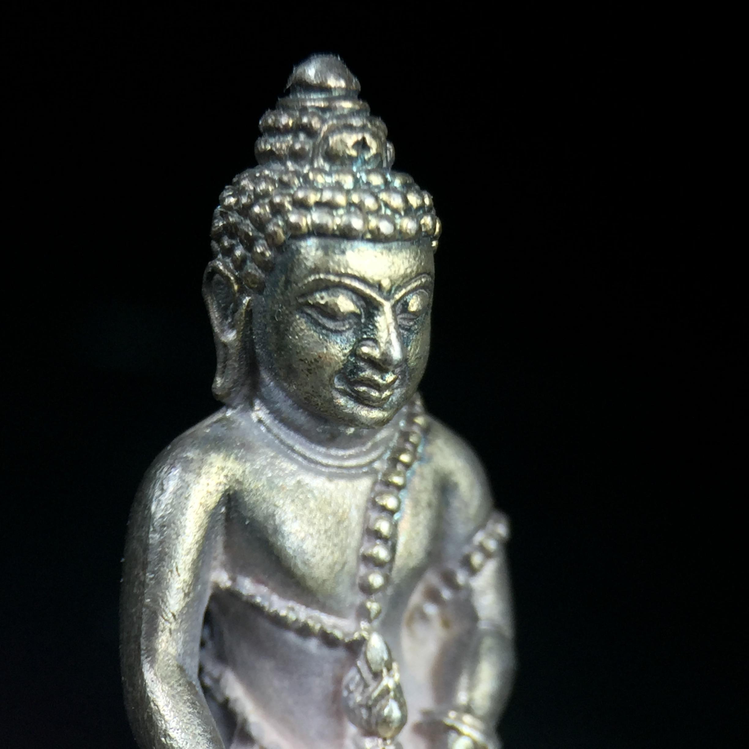 พระกริ่งศิรากาศ ภปร.(พระกริ่งคุ้มเกล้า)วัตถุมงคล"คุ้มเกล้าฯ" มูลนิธิ “คุ้มเกล้า” ในพระบรมราชูปถัมภ์ จัดสร้าง โรงพยาบาลภูมิพล เนื้อเงิน(พิมพ์หน้าไทย)(สภาพผิวเดิมขึ้นน้ำทองทั่วองค์สวย)(รัชกาลที่9เสด็จเททอง)(พิธีใหญ่)(นิยม)