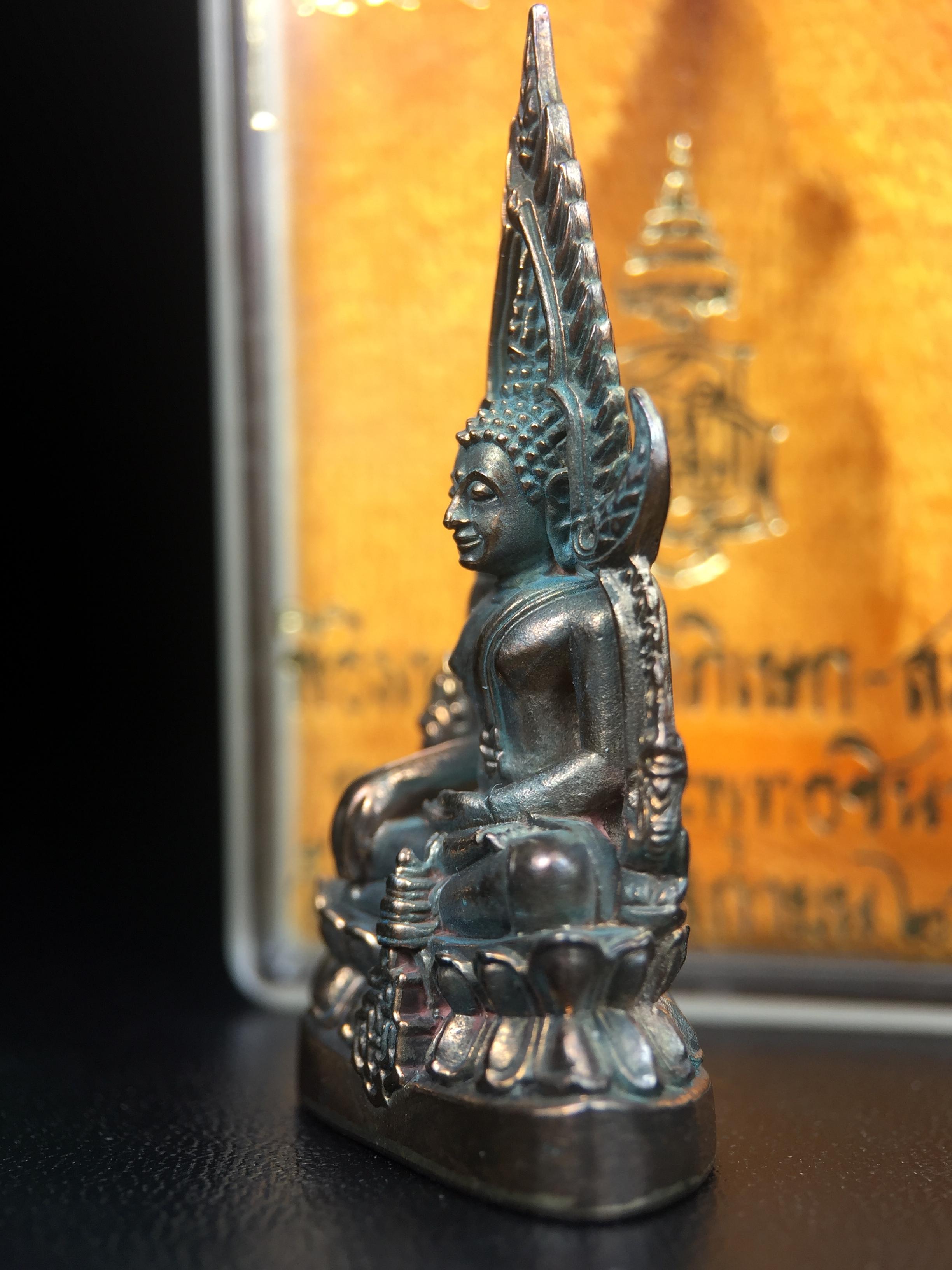 พระพุทธชินราช ญสส. วัดพระศรีมหาธาตุ จ.พิษณุโลก ปี2543 กริ่งชินราชเนื้อนวโลหะเต็มสูตร (ผสมทองคำ 2 บาท ต่อน้ำหนักเนื้อ 1 กิโลกรัม) พิธีใหญ่ รุ่นแรกและรุ่นเดียวที่ หลวงปู่หมุน ฐิตสีโล วัดบ้านจาน มาร่วมปลุกเสก(องค์หมายเลข 505 เลขสวย)(1 ใน 2543 องค์)นิยม