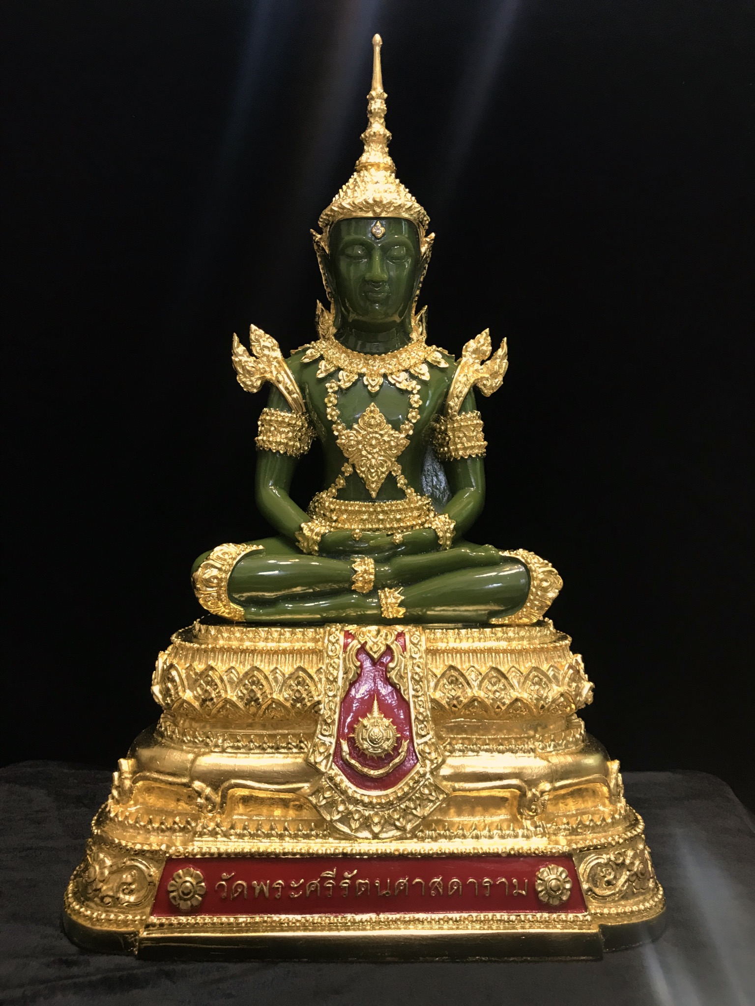 พระพุทธมหามณีรัตนปฏิมากร(พระแก้วมรกต) วัดพระศรีรัตนศาสดาราม สำนักพระราชวัง จัดสร้าง (บรรจุมวลสารใต้ฐาน)ฤดูร้อน ขนาดหน้าตัก 9นิ้ว