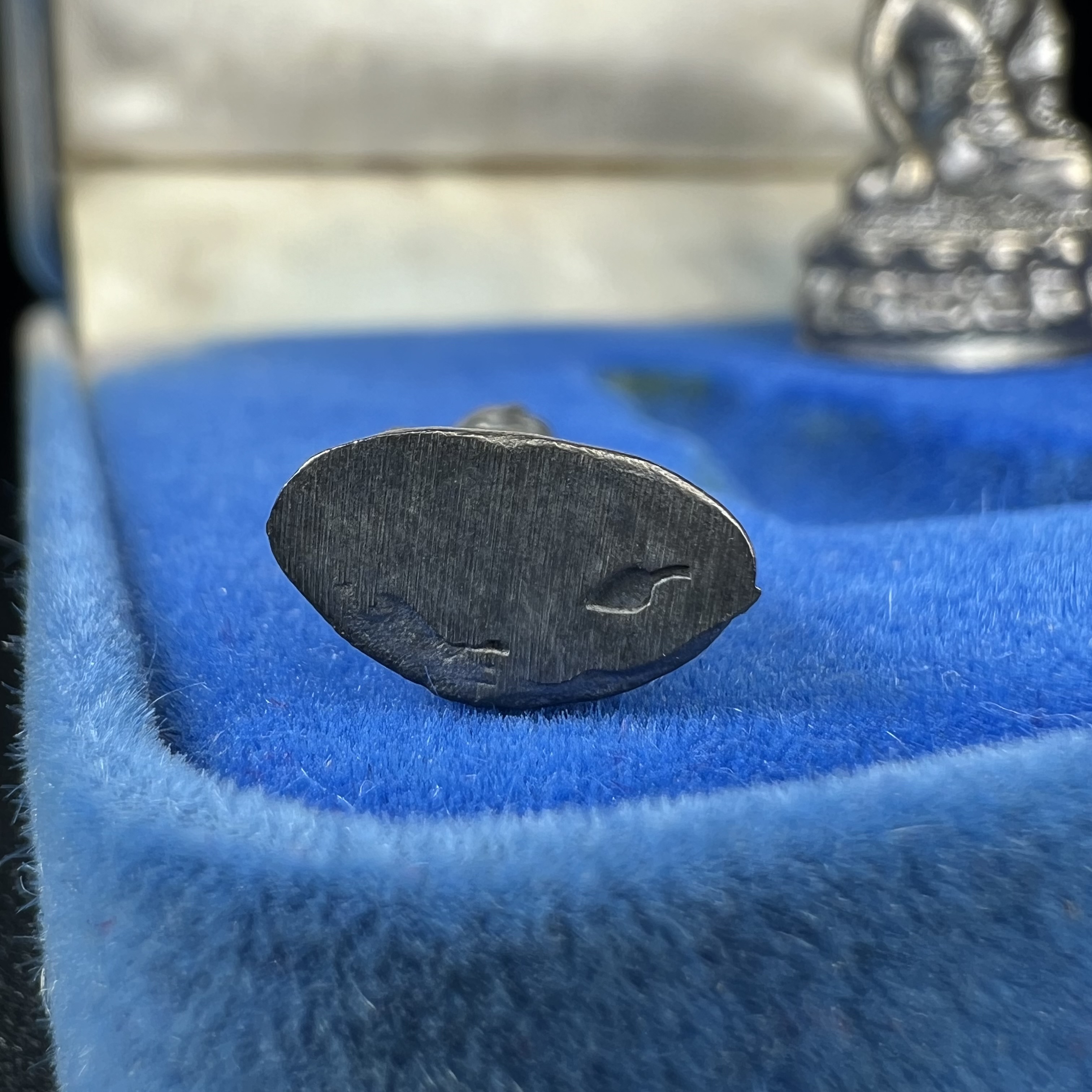 พระกริ่ง-พระชัยวัฒน์ สว. 90 พรรษาสมเด็จย่า ปี2533 เนื้อนวโลหะ(ผสมทองคำเยอะมากรุ่นนี้)(ในหลวงรัชกาลที่9เสด็จในพิธี)(หล่อแบบโบราณอุดมวลสาร 108 แบบฉบับพระกริ่งใหญ่สายวัดสุทัศน์ พระสังฆราช(แพ))(1 ใน 3000 ชุด) หายาก