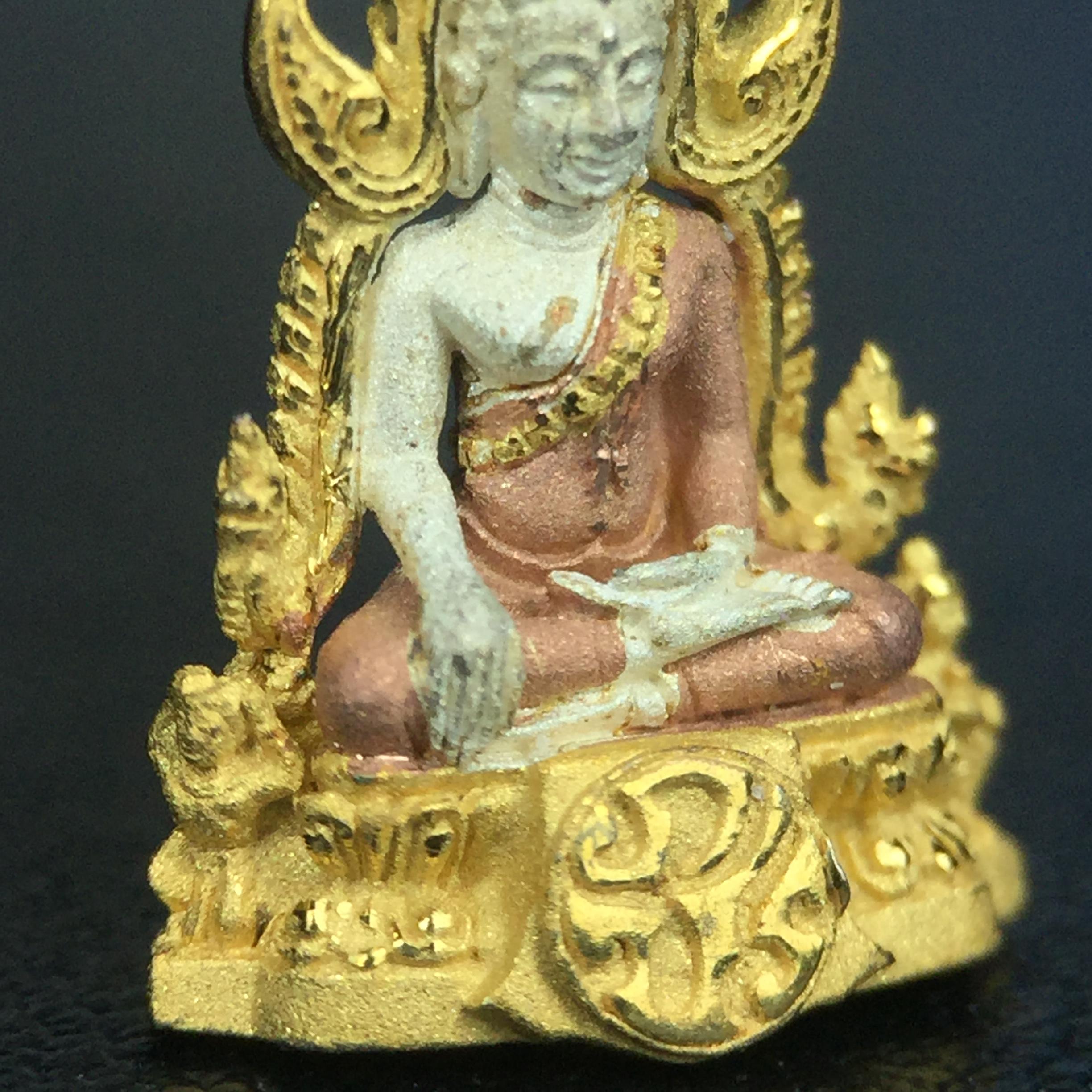 พระพุทธชินราช ภปร. โครงการ เพราะแผ่นดินนี้คือแผ่นดินเกิด เนื้อเงินชุบสามกษัตริย์ ปี2551 ขนาดหน้าตัก1/4นิ้ว (สวยงามหายาก)