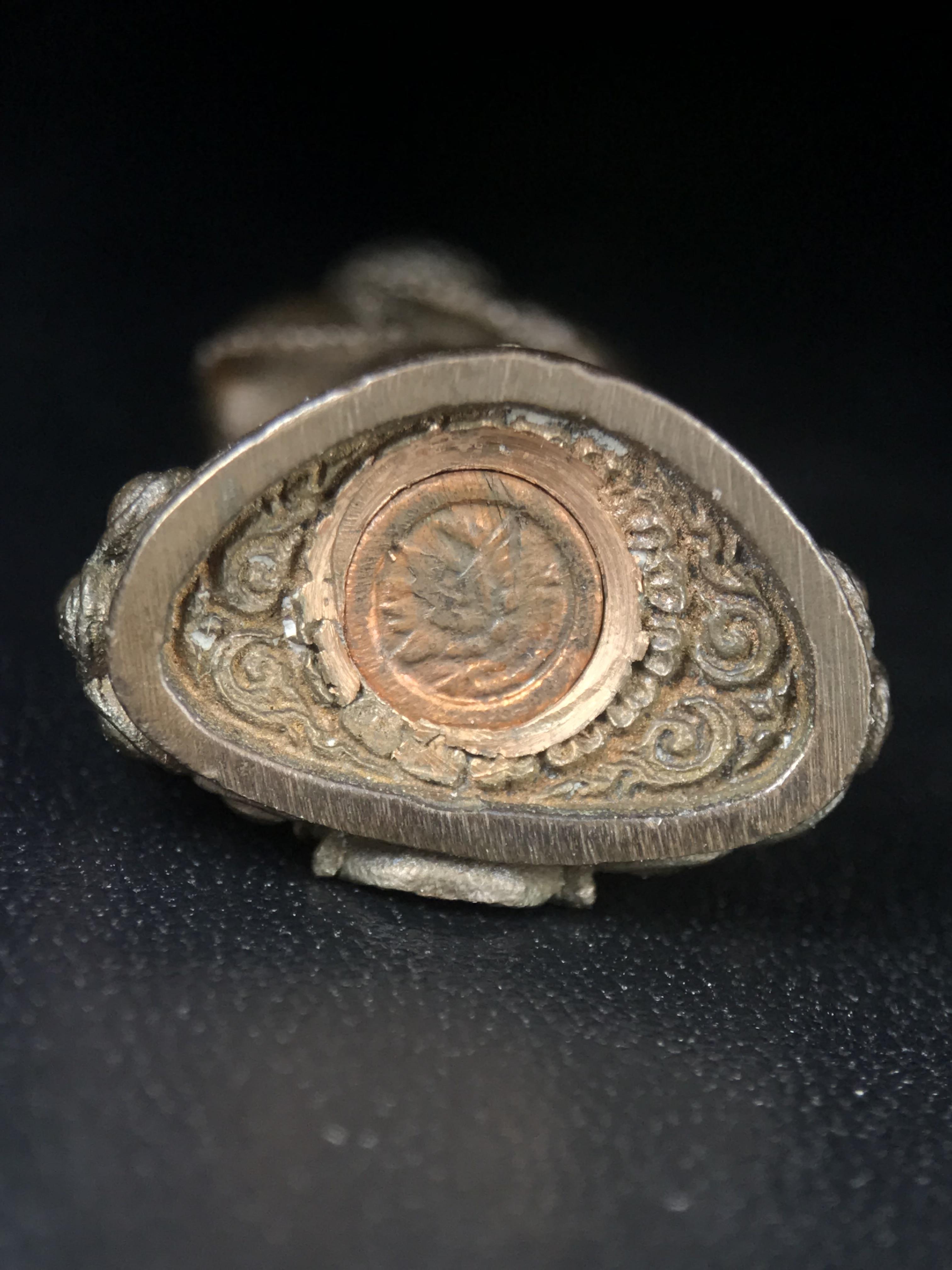 พระกริ่งศิรากาศ ภปร.(พระกริ่งคุ้มเกล้า)วัตถุมงคล"คุ้มเกล้าฯ" มูลนิธิ “คุ้มเกล้า” ในพระบรมราชูปถัมภ์ จัดสร้าง โรงพยาบาลภูมิพล เนื้อนวโลหะ(พิมพ์หน้าไทย)(ในหลวงรัชกาลที่9เสด็จเททอง)(พิธีใหญ่)(นิยม)