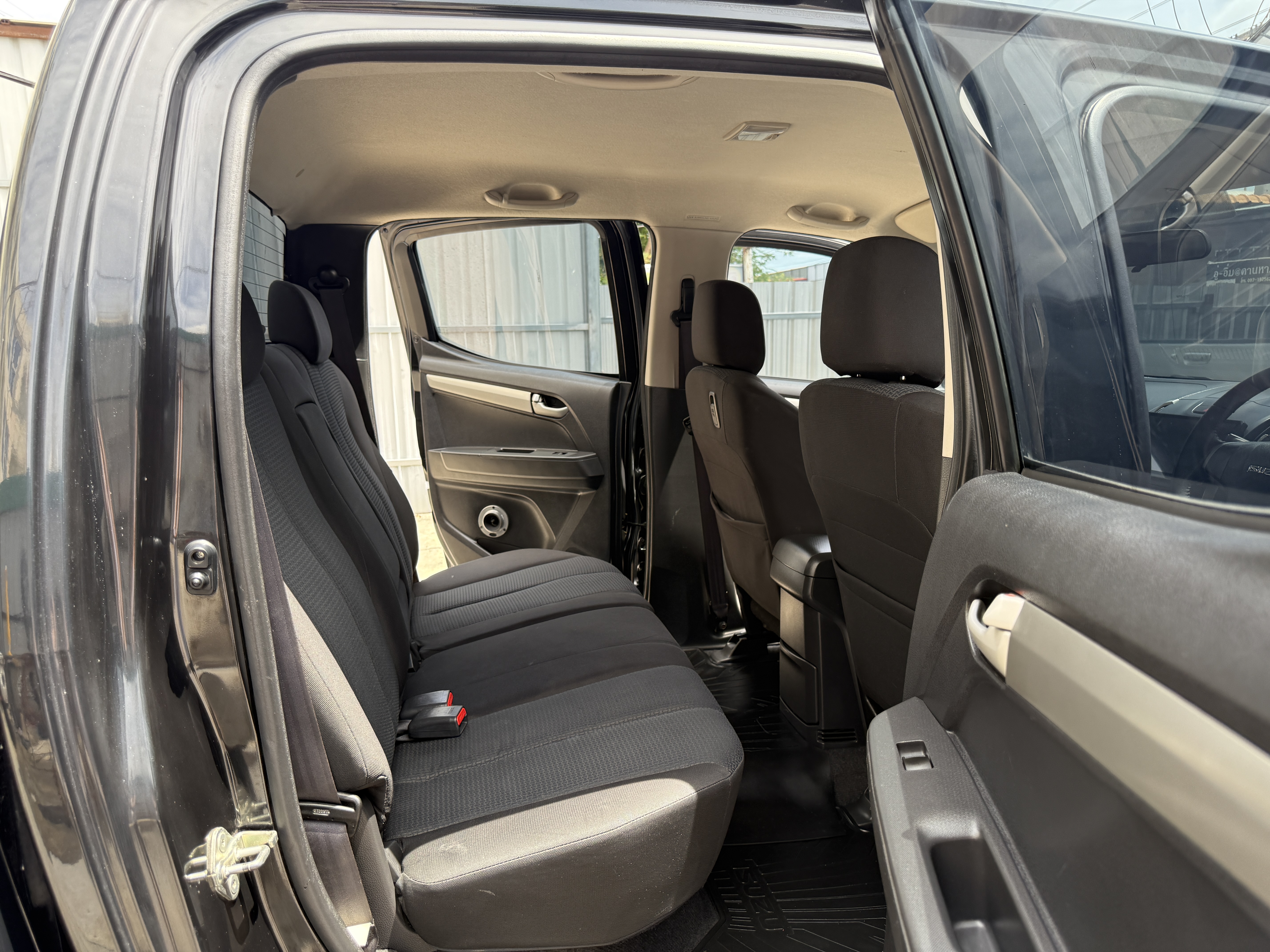 Isuzu Dmax All New 4ประตู Hilander 2.5 Vgs Z Dvd 2013 ดำ