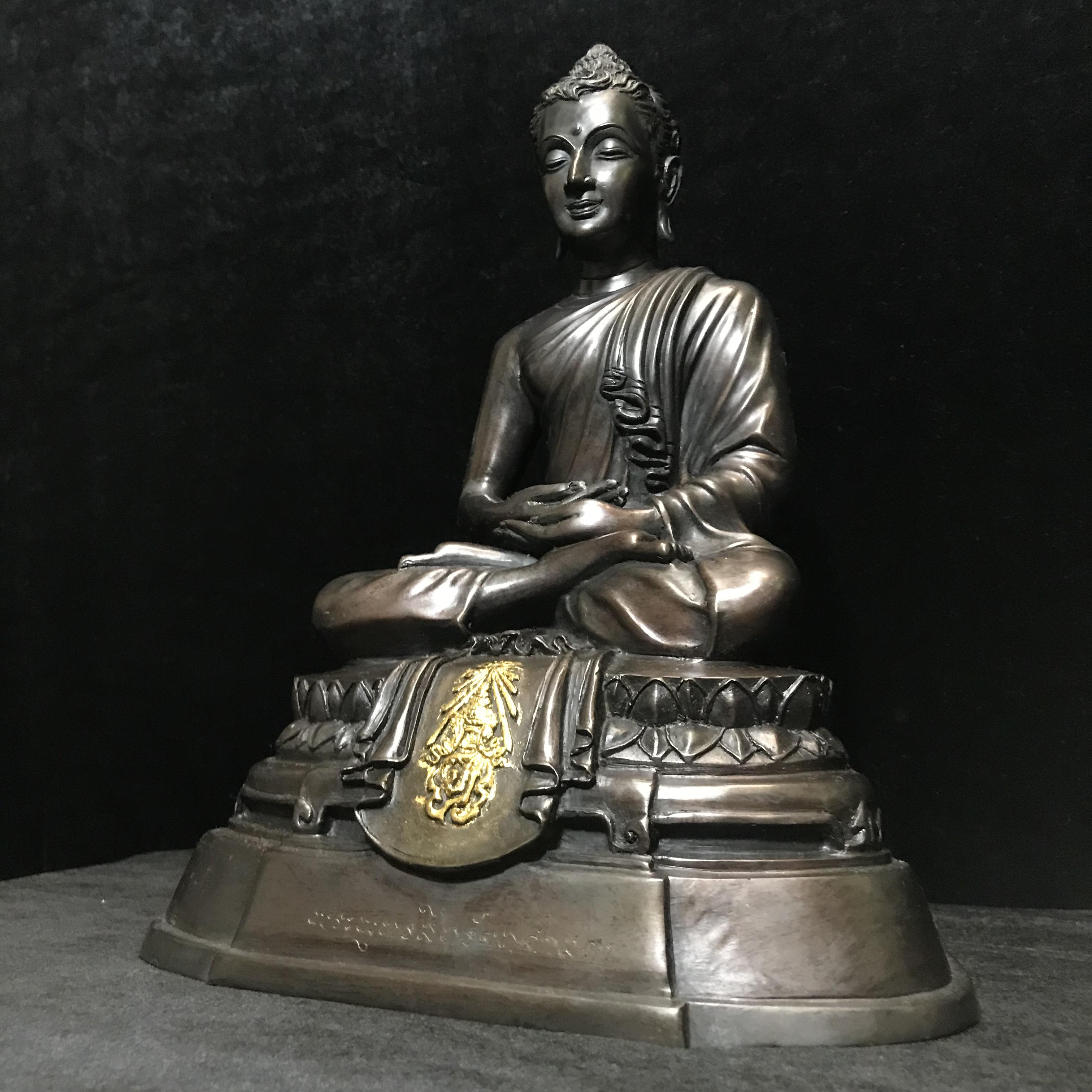 พระพุทธสิทธัตถศาสดา 100 ปี กรมบัญชีกลาง พ.ศ.2533(รุ่นแรก) เนื้อโลหะสำริด รมมันปู หน้าตัก 5.9 นิ้ว (พิธีใหญ่ ศิลป์สวย หายาก)