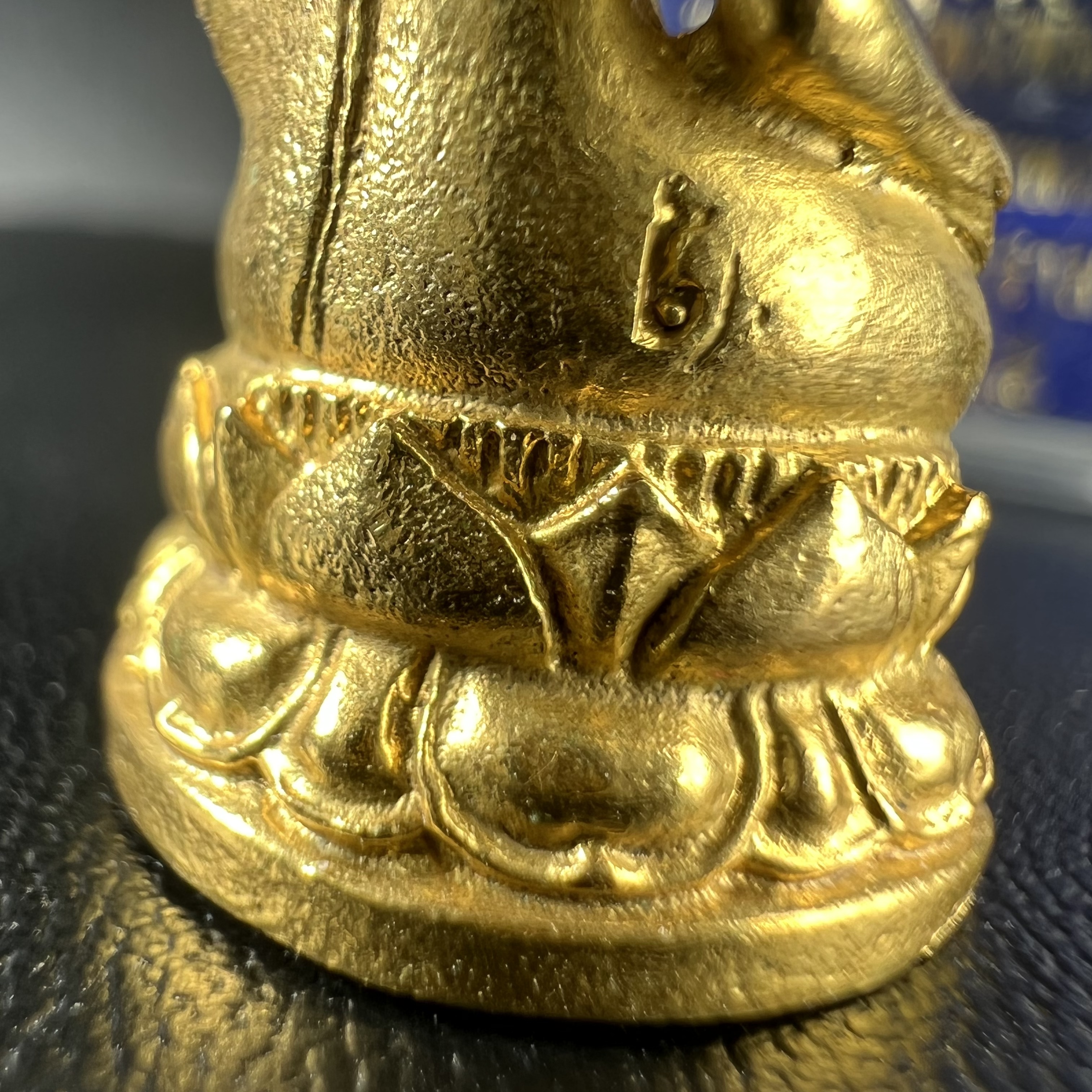 พระกริ่งไพรีพินาศ ภปร. รุ่นแรกของประเทศไทย วัดปทุมวนาราม ปี2535 เนื้อเงิน ทำผิวกะไหล่ทองสวยดุจทองคำ งดงามกล่องครบ (ในหลวงรัชกาลที่9เสด็จเททอง)(1ใน3000องค์)