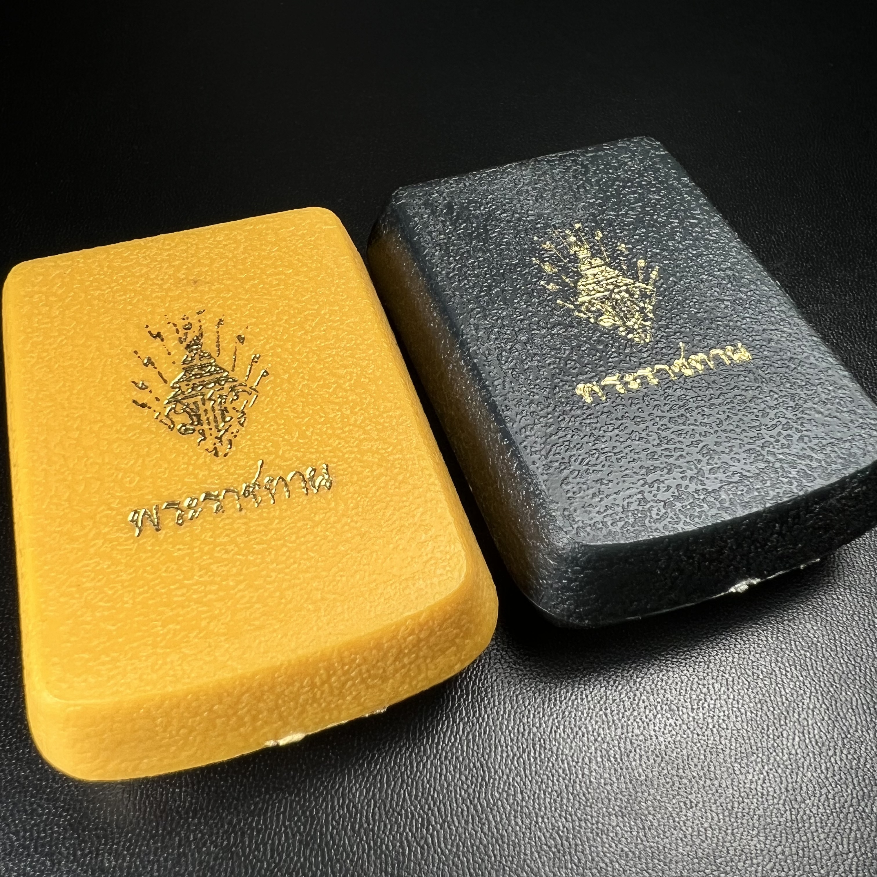 พระกริ่ง+พระหยดน้ำ มวก(รุ่นแรก)พระราชทาน ปี2523 วัดบวรนิเวศวิหาร เนื้อนวโลหะกล่องบรรจุเดิม(คัดสวยคมชัด เนื้อนวโลหะเข้มขลังตามแบบฉบับงานแกะแม่พิมพ์โดย นายช่างเกษม มงคลเจริญ แบบนิยม พร้อมกล่องบรรจุเดิม)(หลวงปู่โต๊ะร่วมปลุกเสก)