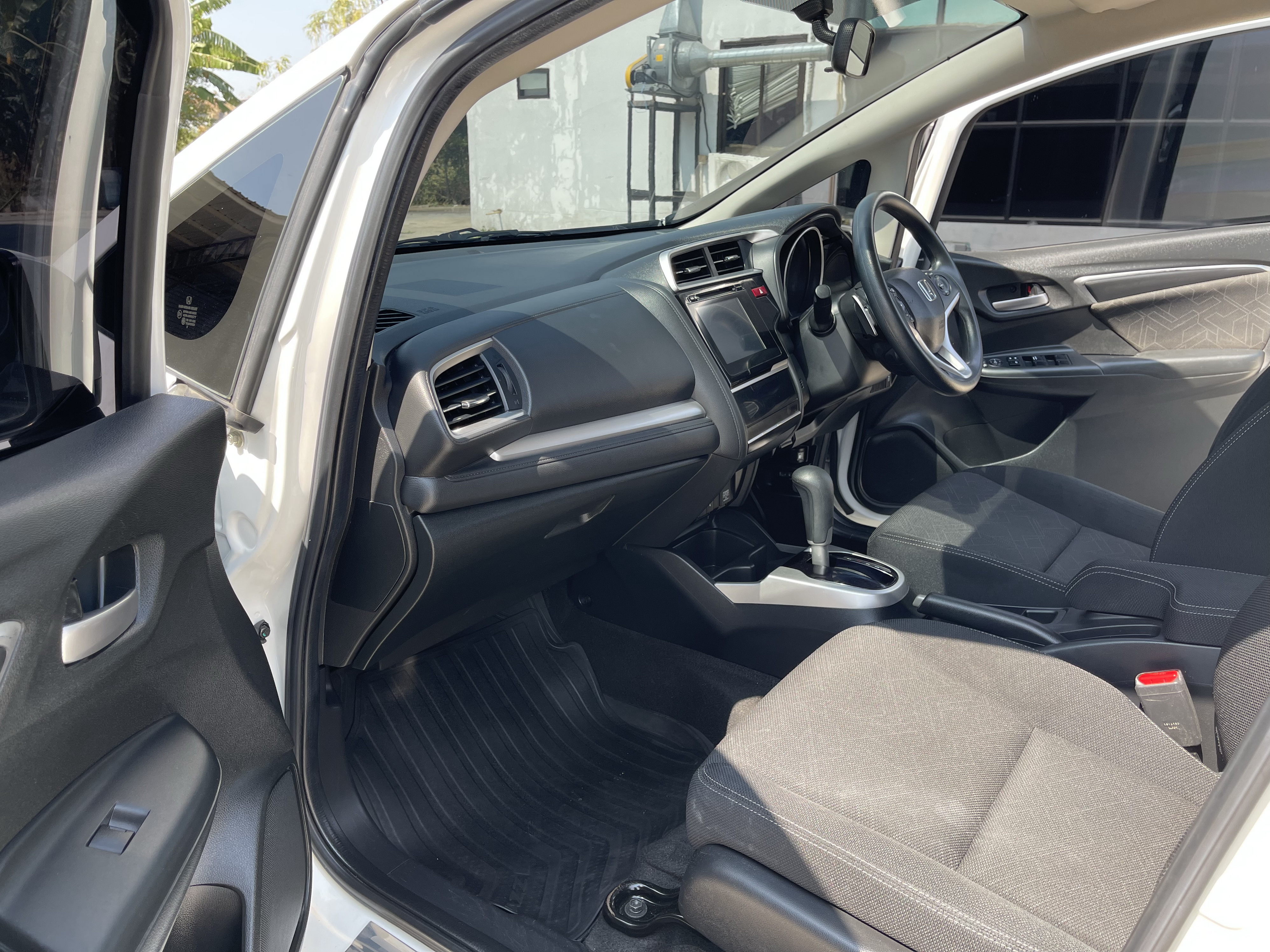 Honda Jazz 1.5 SV At 2016 ขาว