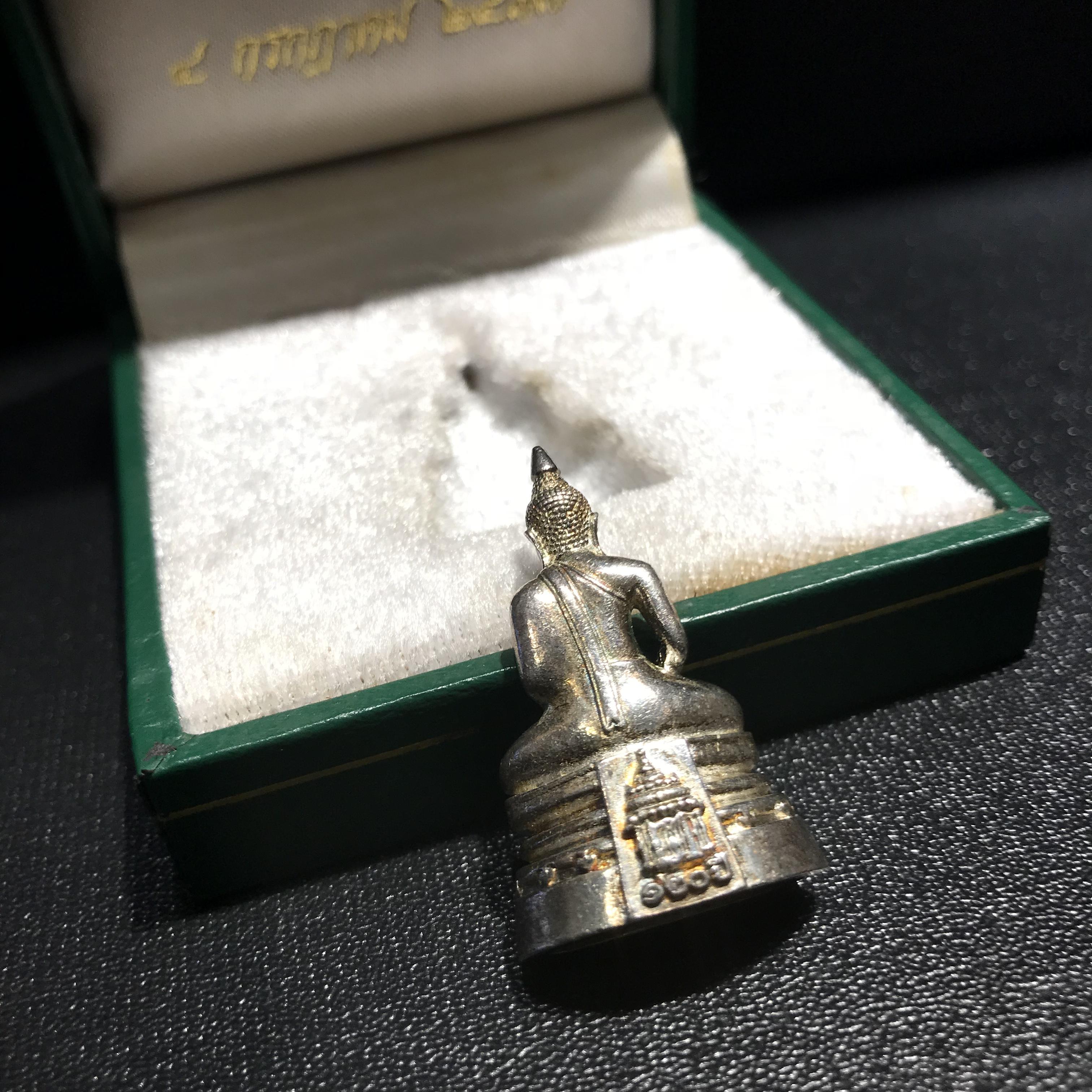 หลวงพ่อโสธร รุ่นกรมศุลกากร 120ปี พ.ศ.2537 เนื้อเงิน