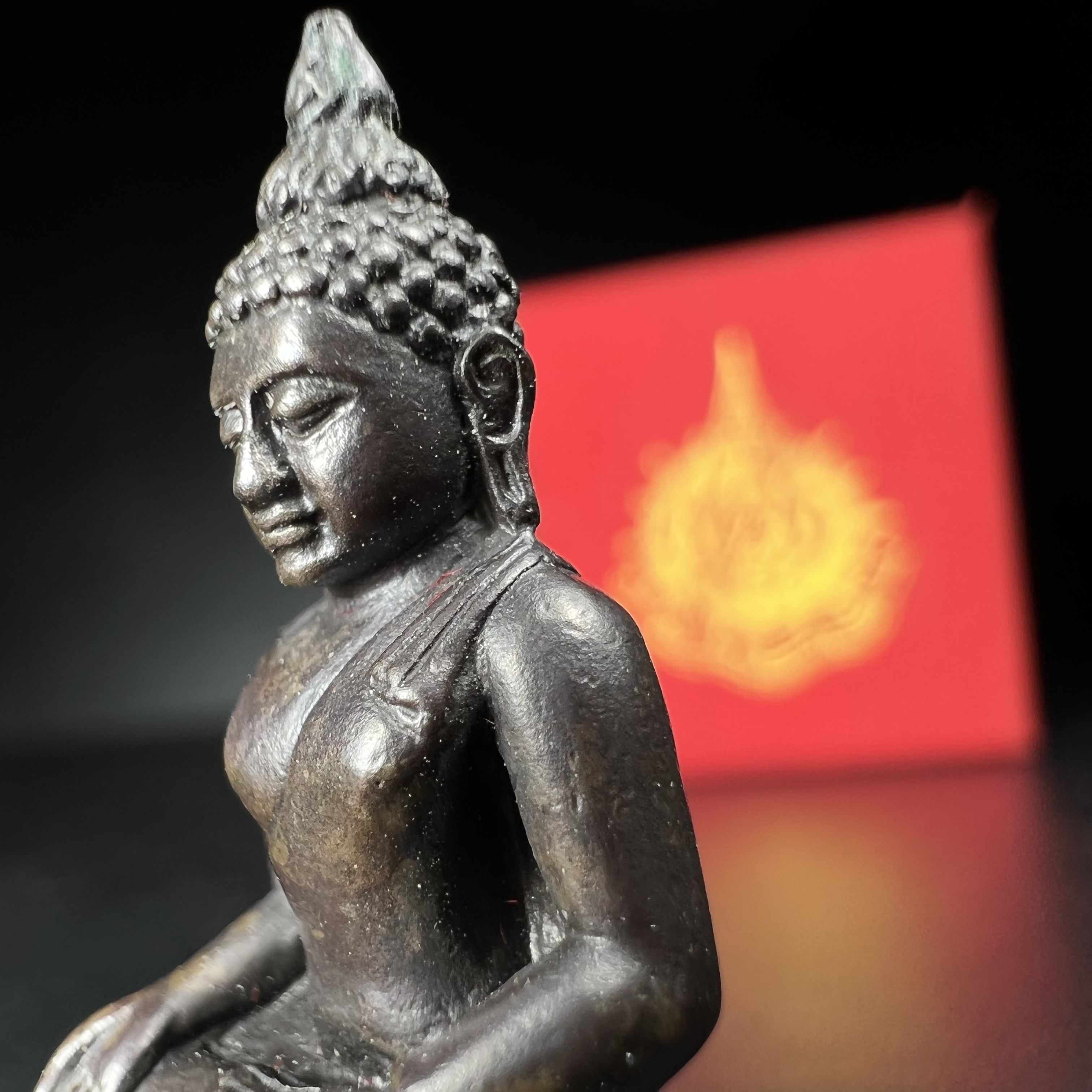 พระกริ่งไพรีพินาศ เฉลิมพระเกียรติ พระบาทสมเด็จพระเจ้าอยู่หัวรัชกาลที่9 พระชนมพรรษา 6 รอบ ปี2542 เนื้อนวโลหะผสมทองคำ(บรรจุเหล็กไหล)ดีนอก-ดีใน