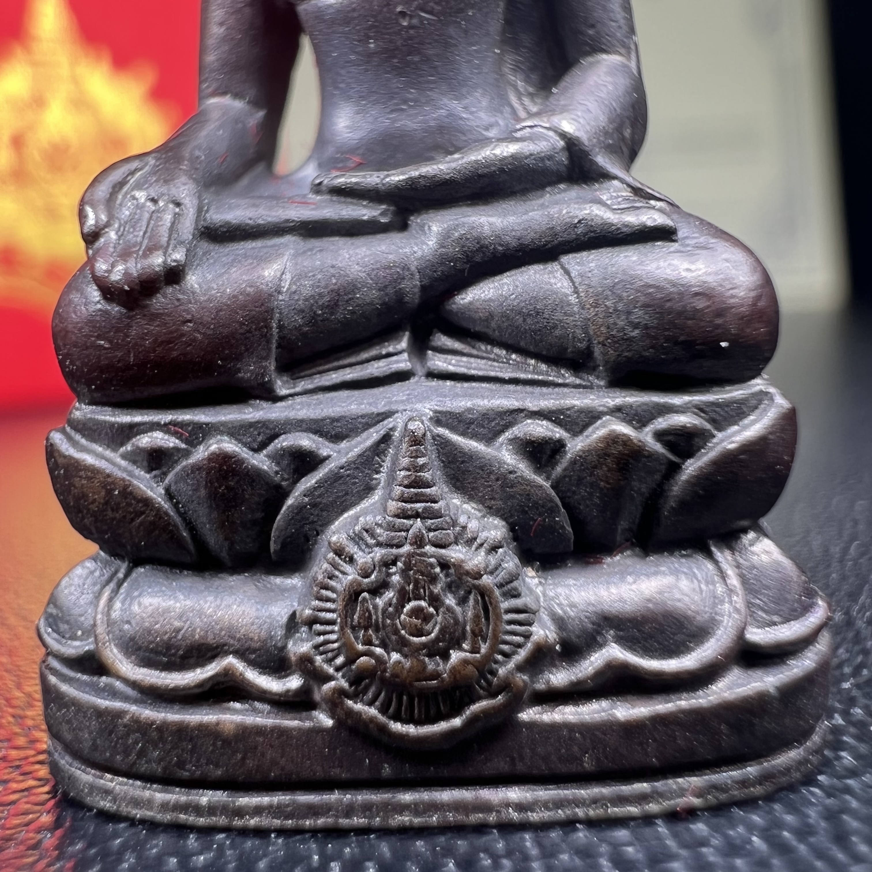 พระกริ่งไพรีพินาศ เฉลิมพระเกียรติ พระบาทสมเด็จพระเจ้าอยู่หัวรัชกาลที่9 พระชนมพรรษา 6 รอบ ปี2542 เนื้อนวโลหะผสมทองคำ(บรรจุเหล็กไหล)ดีนอก-ดีใน***องค์นี้สภาพสวยครบสมบูรณ์ มาพร้อมกล่องเดิมและใบรับรองจากผู้จัดสร้างแบบนี้หายากมาก***