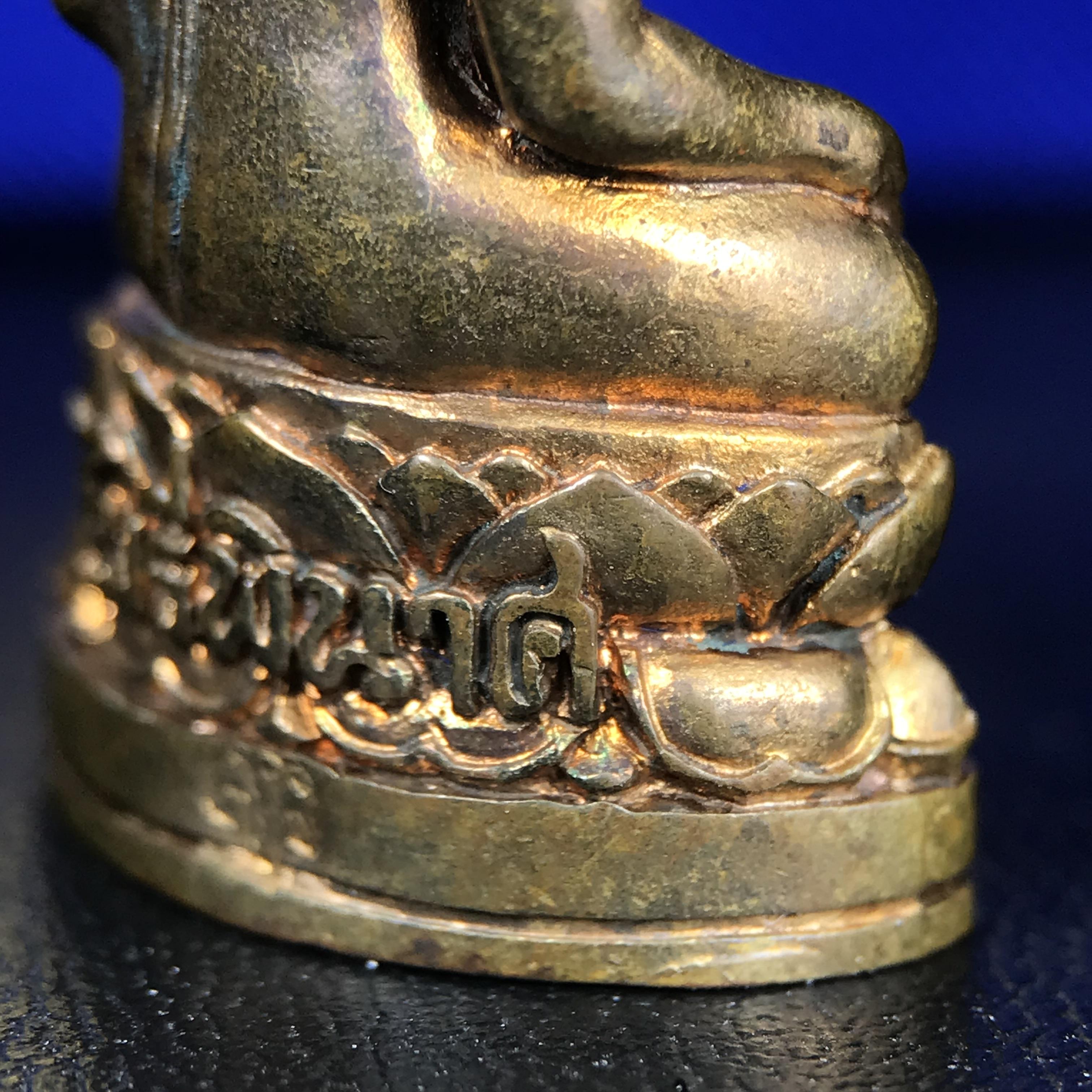 พระกริ่งไพรีพินาศ บรรจุเหล็กไหล ครั้งแรกและครั้งเดียวในประวัติศาสตร์ เฉลิมพระเกียรติ พระบาทสมเด็จพระเจ้าอยู่หัวรัชกาลที่9 พระชนมพรรษา 6 รอบ ปี2542 เนื้อสัมฤทธิ์(บรรจุเหล็กไหล)ดีนอก-ดีใน พิธีใหญ่ มวลสารเด่น (หายาก)