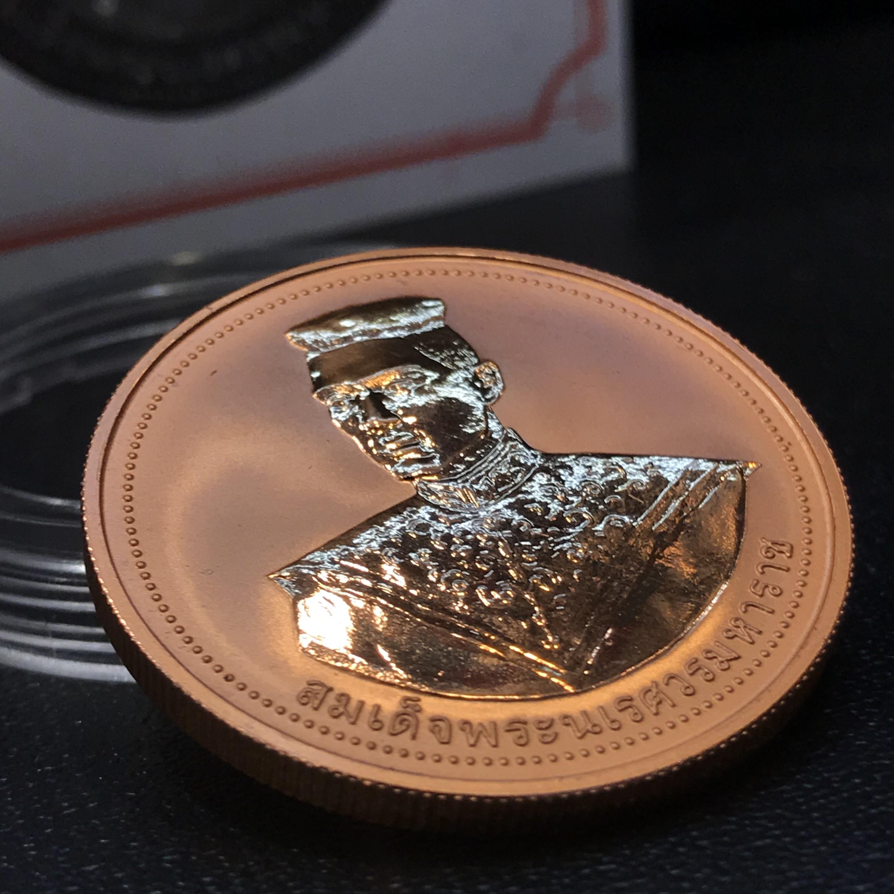 เหรียญสมเด็จพระนเรศวรมหาราช-พระพุทธชินราช รุ่นกองทุนสร้างอาคารเรียนวิทยาลัยสงฆ์ วัดพระศรีรัตนมหาธาตุ ปี 2536 เนื้อทองแดงขัดเงากล่องเดิมใบรับรองพร้อมสวยงาม