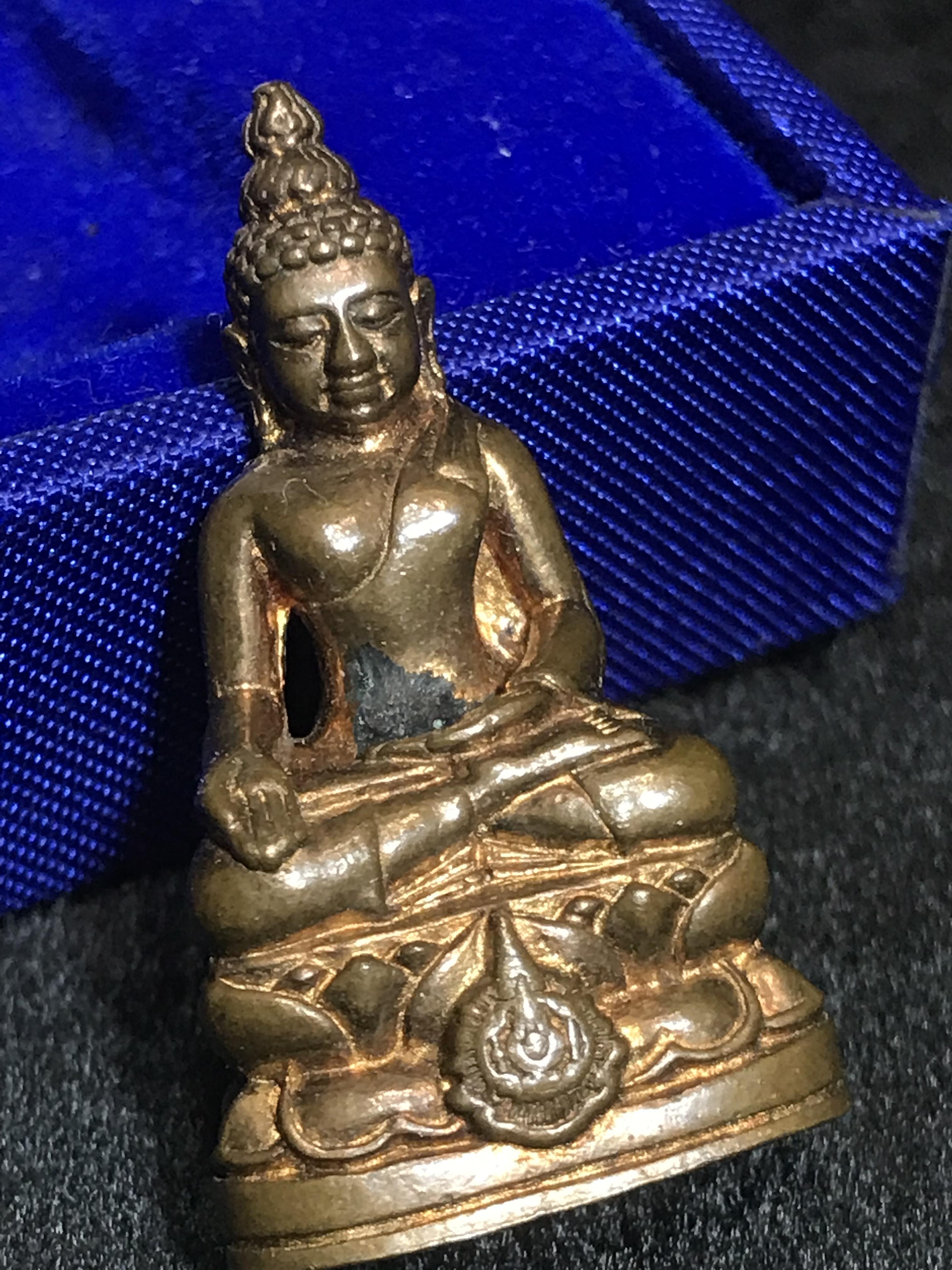 พระกริ่งไพรีพินาศ เฉลิมพระเกียรติ พระบาทสมเด็จพระเจ้าอยู่หัวรัชกาลที่9 พระชนมพรรษา 6 รอบ ปี2542เนื้อสัมฤทธิ์(บรรจุเหล็กไหล)ดีนอก-ดีใน