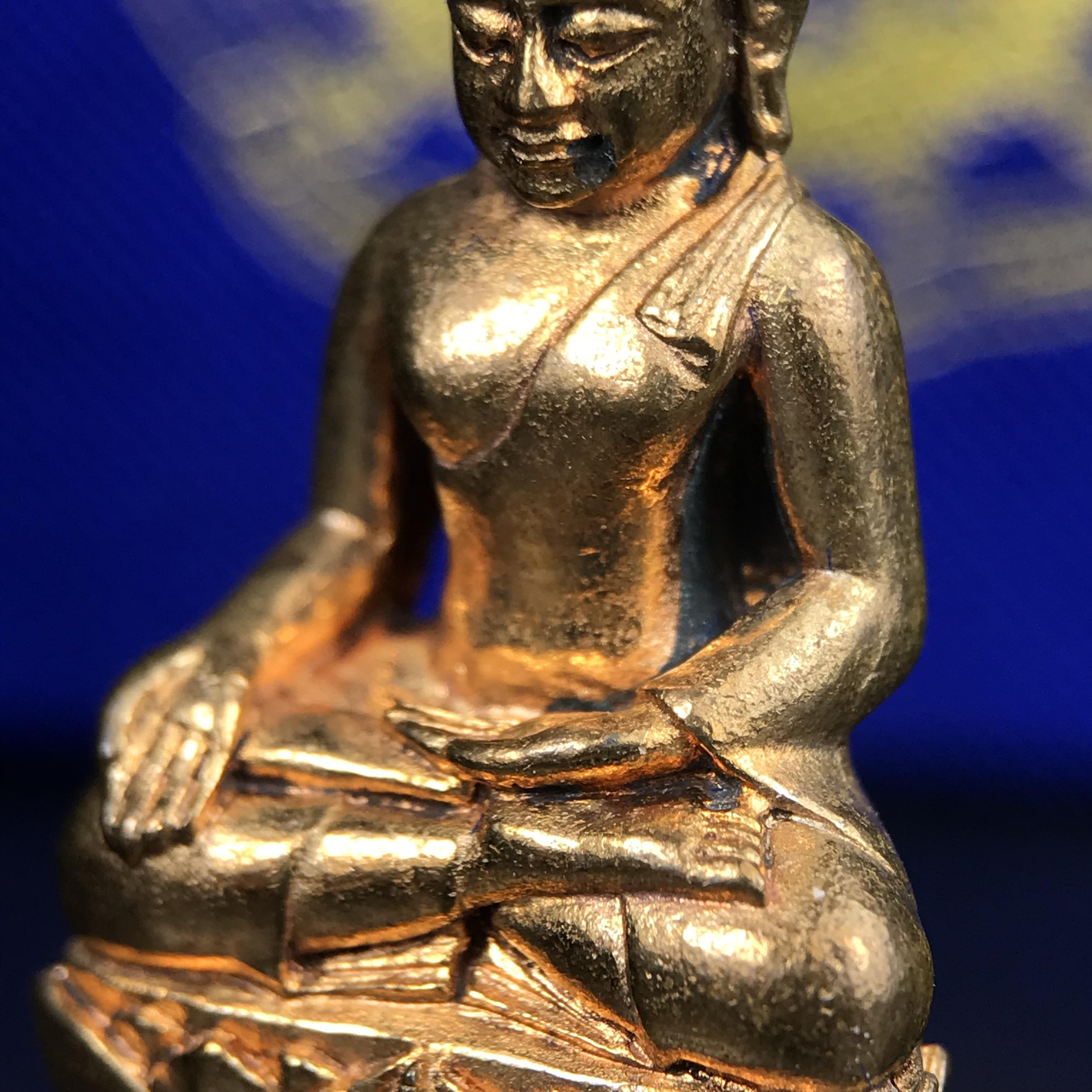 พระกริ่งไพรีพินาศ บรรจุเหล็กไหล ครั้งแรกและครั้งเดียวในประวัติศาสตร์ เฉลิมพระเกียรติ พระบาทสมเด็จพระเจ้าอยู่หัวรัชกาลที่9 พระชนมพรรษา 6 รอบ ปี2542 เนื้อสัมฤทธิ์(บรรจุเหล็กไหล)ดีนอก-ดีใน พิธีใหญ่ มวลสารเด่น (หายาก)