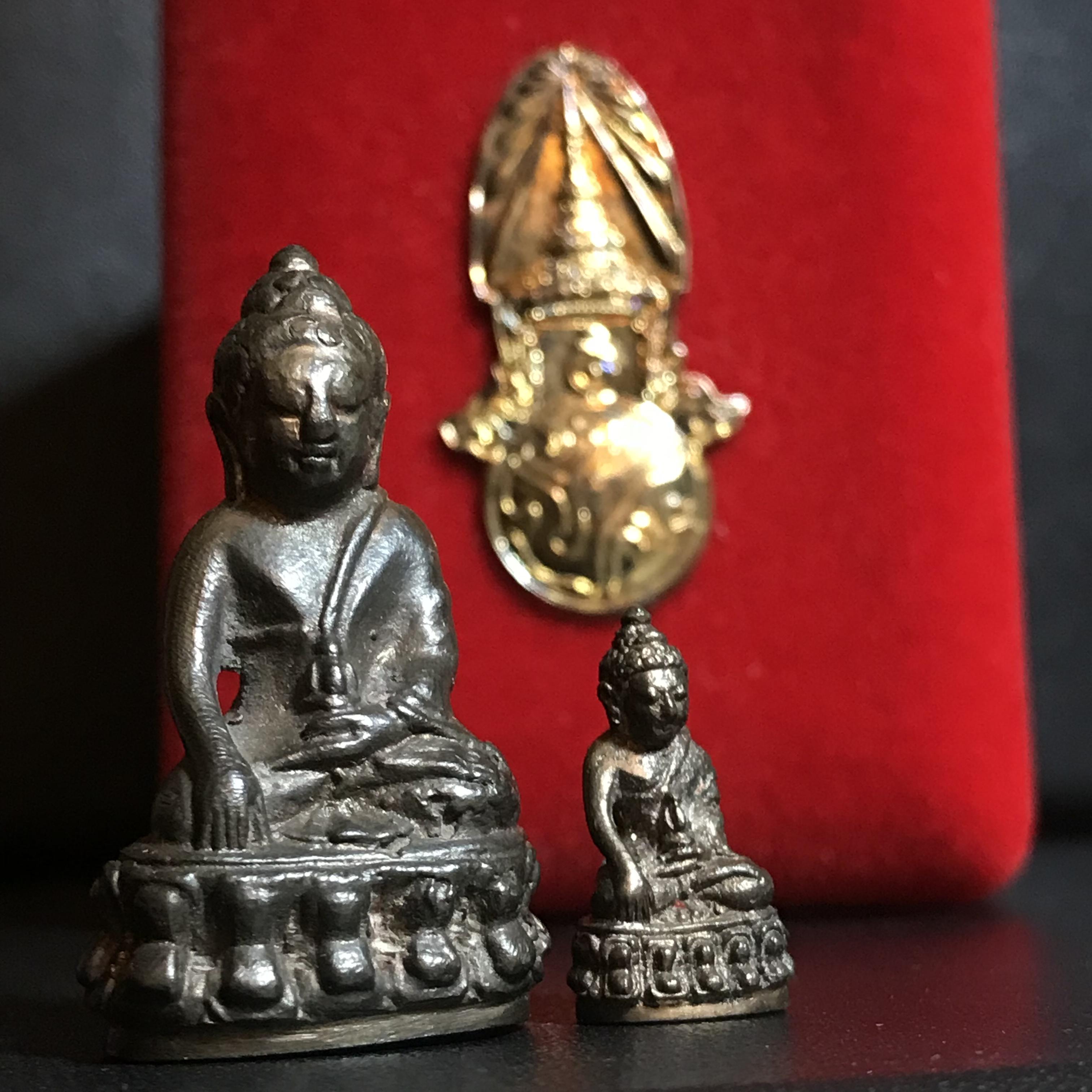 พระกริ่ง-พระชัยวัฒน์ ปวเรศ ปี2530 วัดบวรนิเวศราชวรวิหาร(ในหลวง ร.9 เสด็จเททอง)(บรรจุเส้นเกศาในหลวงรัชกาลที่9)