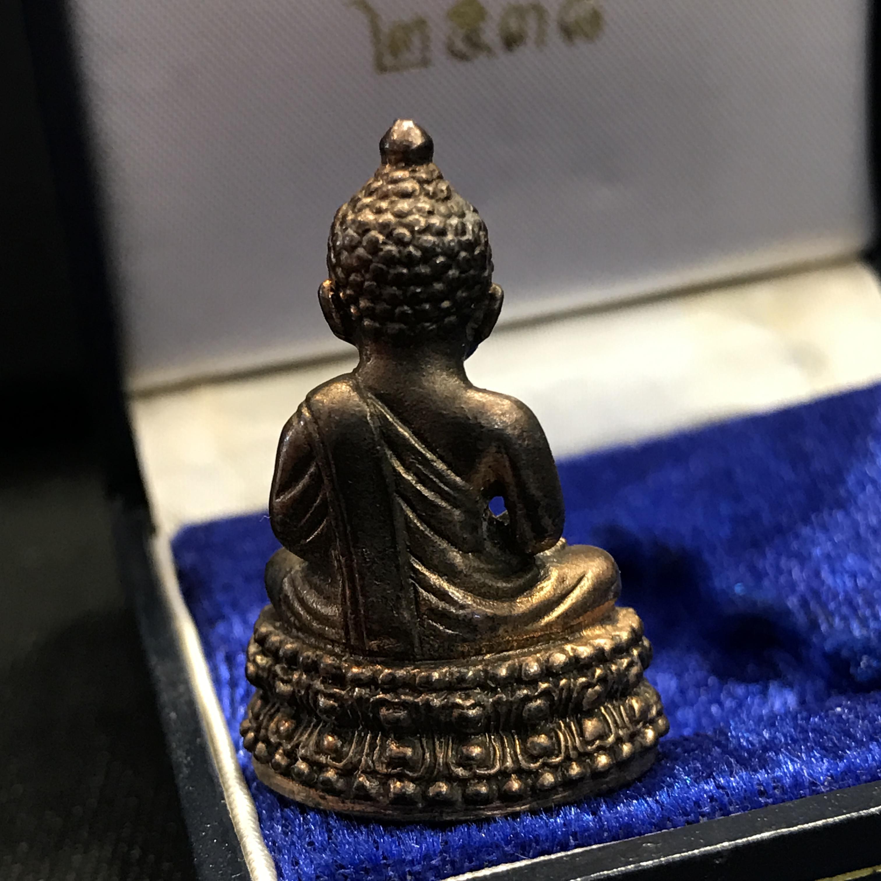 พระนิรันตราย ปี2538 วัดบวรนิเวศ เนื้อนวโลหะเต็มสูตร (อุดผงจิตรดาและเส้นเกษา)