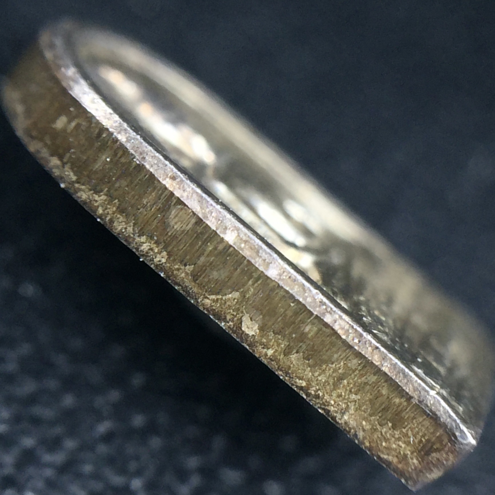 พระปรกใบมะขาม พระพุทธสิหิงค์ ภปร. ธรรมศาสตร์ 50ปี เนื้อเงิน(คัดสภาพสวยคมชัด ผิวเดิม หายาก)(ในหลวงรัชกาลที่9 เสด็จเททอง)(พระปรกใบมะขาม ภปร. รุ่นแรก) )(พิธีใหญ่ เกจิที่มีชื่อเสียงมาร่วมปลุกเสกจำนวนมาก ชนวนมาลสารเก่าเข้มขลัง )