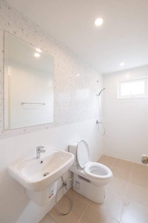 For Sales : Kohkaew, 3-Storey Commercial Builing, 4 Bedrooms 3 Bathrooms, 18 Sqw.