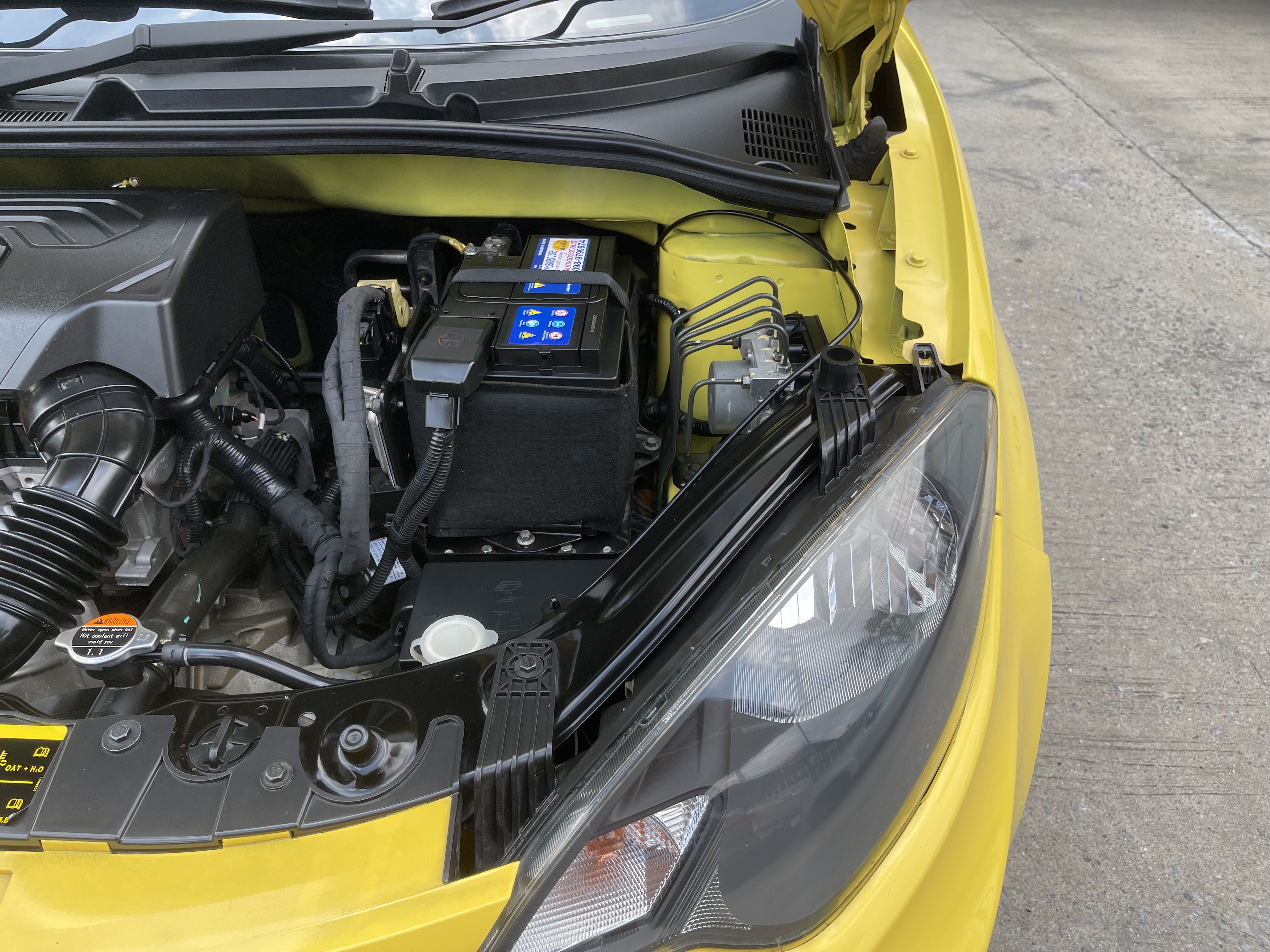 MG MG3 1.5 X (Twotone) Sunroof At 2016 เหลือง-ดำ