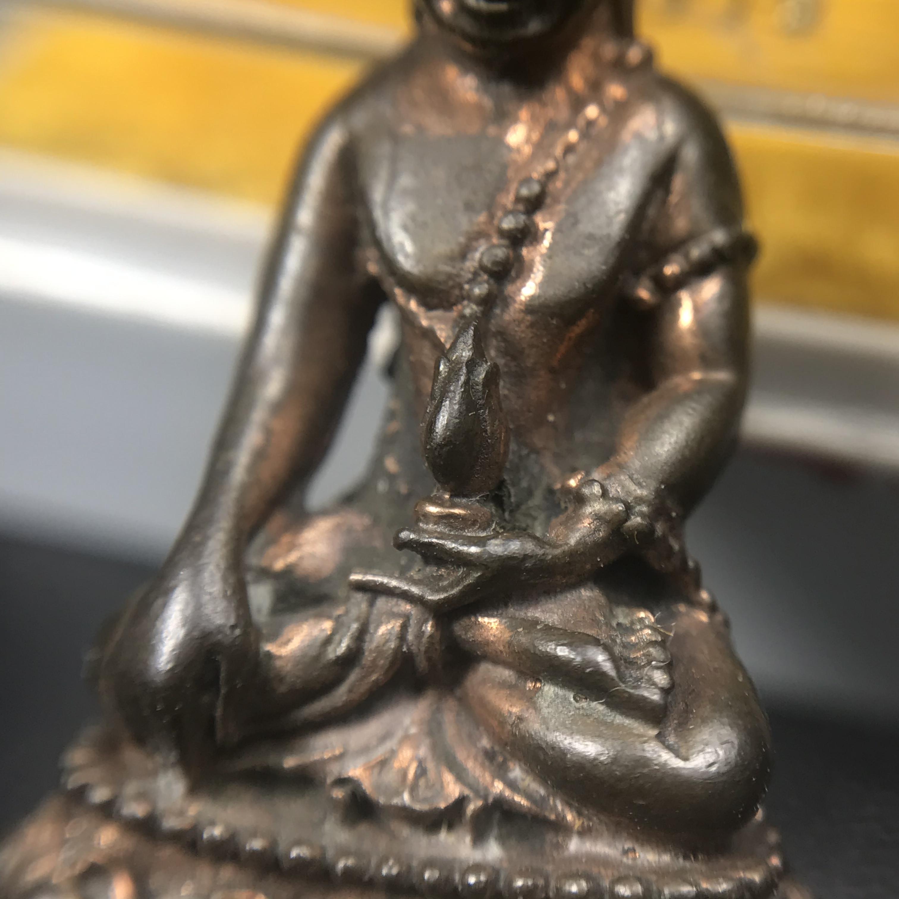 พระกริ่งภูริทัตโต (หลวงปู่มั่น ภูริทัตโต) เนื้อนวโลหะ ปี 2520 สุดยอดพระเกจิสายวิปัสสนากรรมฐานปลุกเสก (สมเด็จพระญาณสังวรเป็นประธานเททอง)(สภาพสวยครบกล่องเดิม)