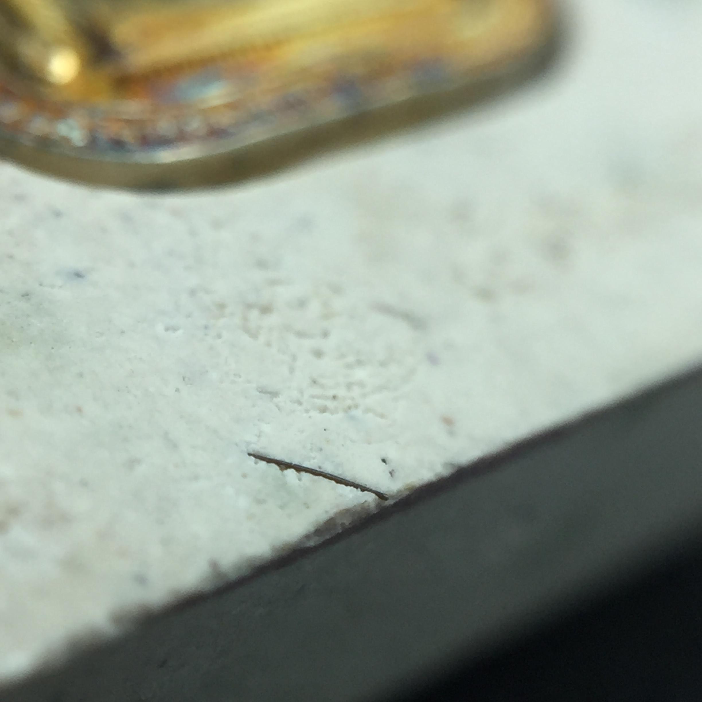 พระแก้วมรกต(จำลอง)ทรงเครื่องฤดูร้อน พระผงบูชา ด้านหน้าปิดทอง ด้านหลังตราฉลองสิริราชสมบัติครบ 60ปี เนื้อเงินขึ้นสีรุ้งธรรมชาติสร้างสรรค์งดงาม(รุ่นนี้ได้พระราชทานเส้นพระเจ้า(เส้นผม)รัชกาลที่9ในการจัดสร้าง)***องค์นี้พิเศษมองเห็นเส้นผมติดอยู่ด้านหลังชัดเจน***