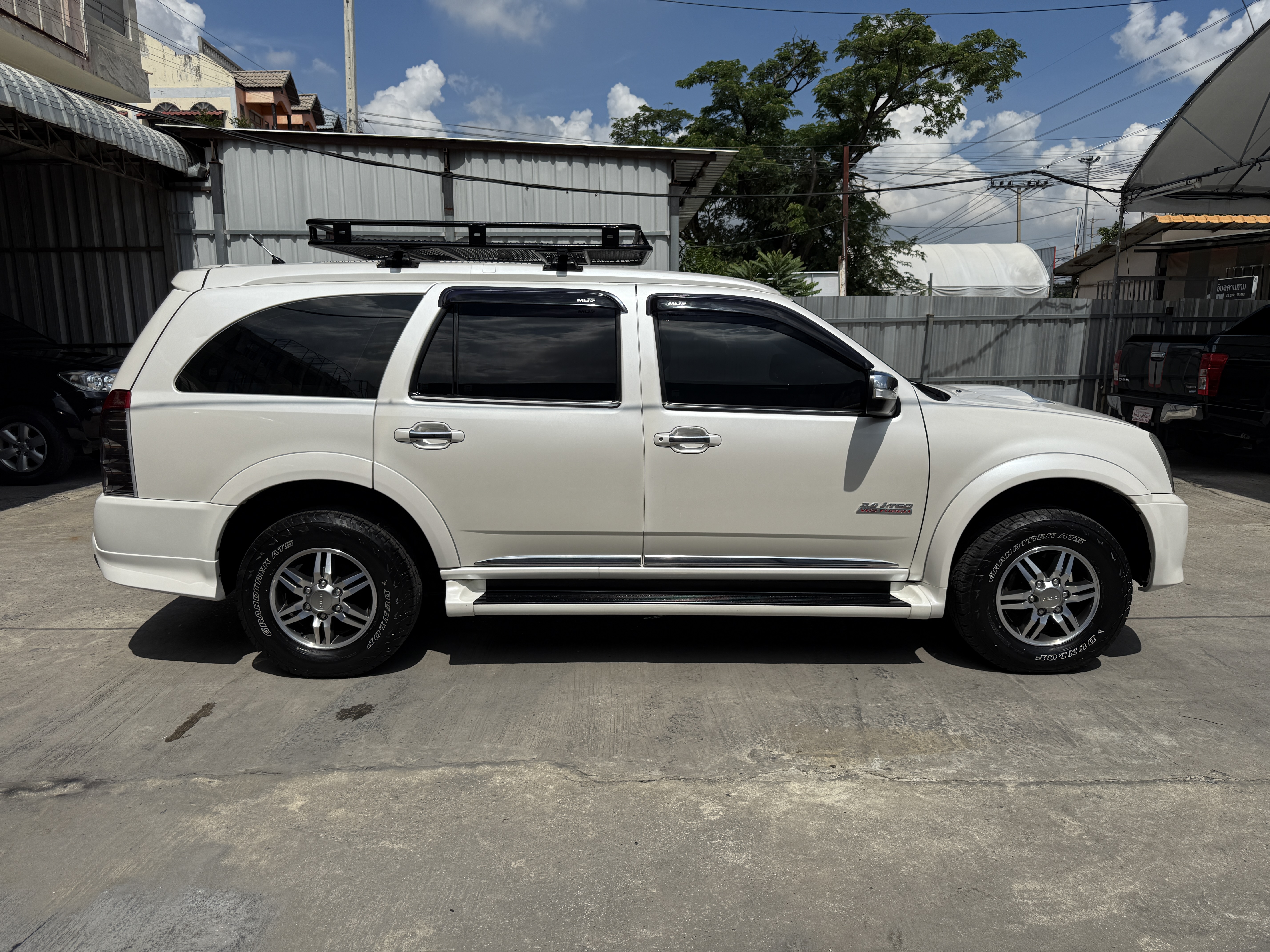 Isuzu Mu-7 3.0 Choiz Vgs Navi 2WD At 2012 ขาวมุก