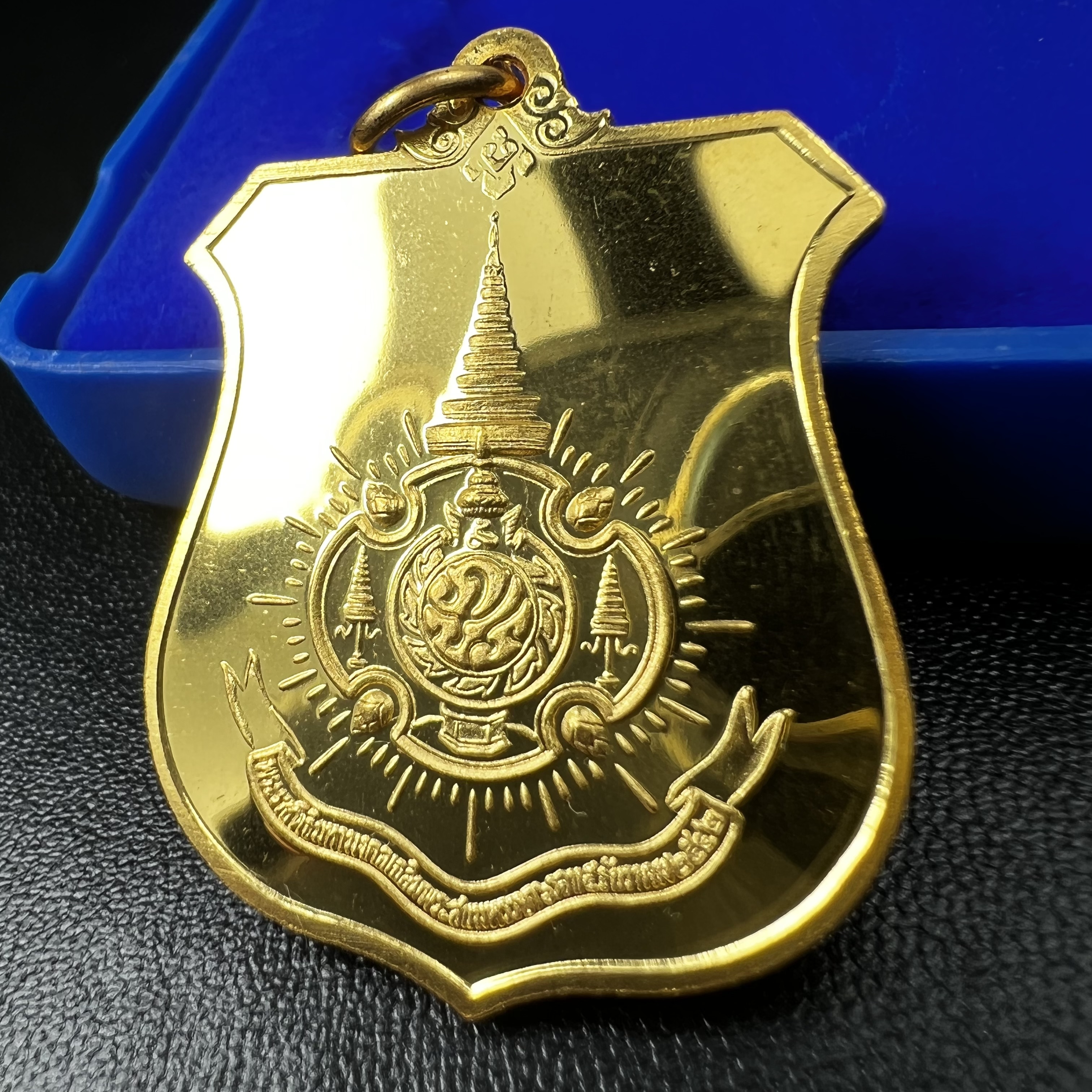 เหรียญมิ่งมหามงคล เฉลิมพระชนมพรรษา 6 รอบ72 พรรษา ในหลวงรัชกาลที่9 ปี 2542 เนื้อทองทิพย์ สภาพคัดสวยดุจทองคำซีนซองเดิมพร้อมกล่องบรรจุเดิม