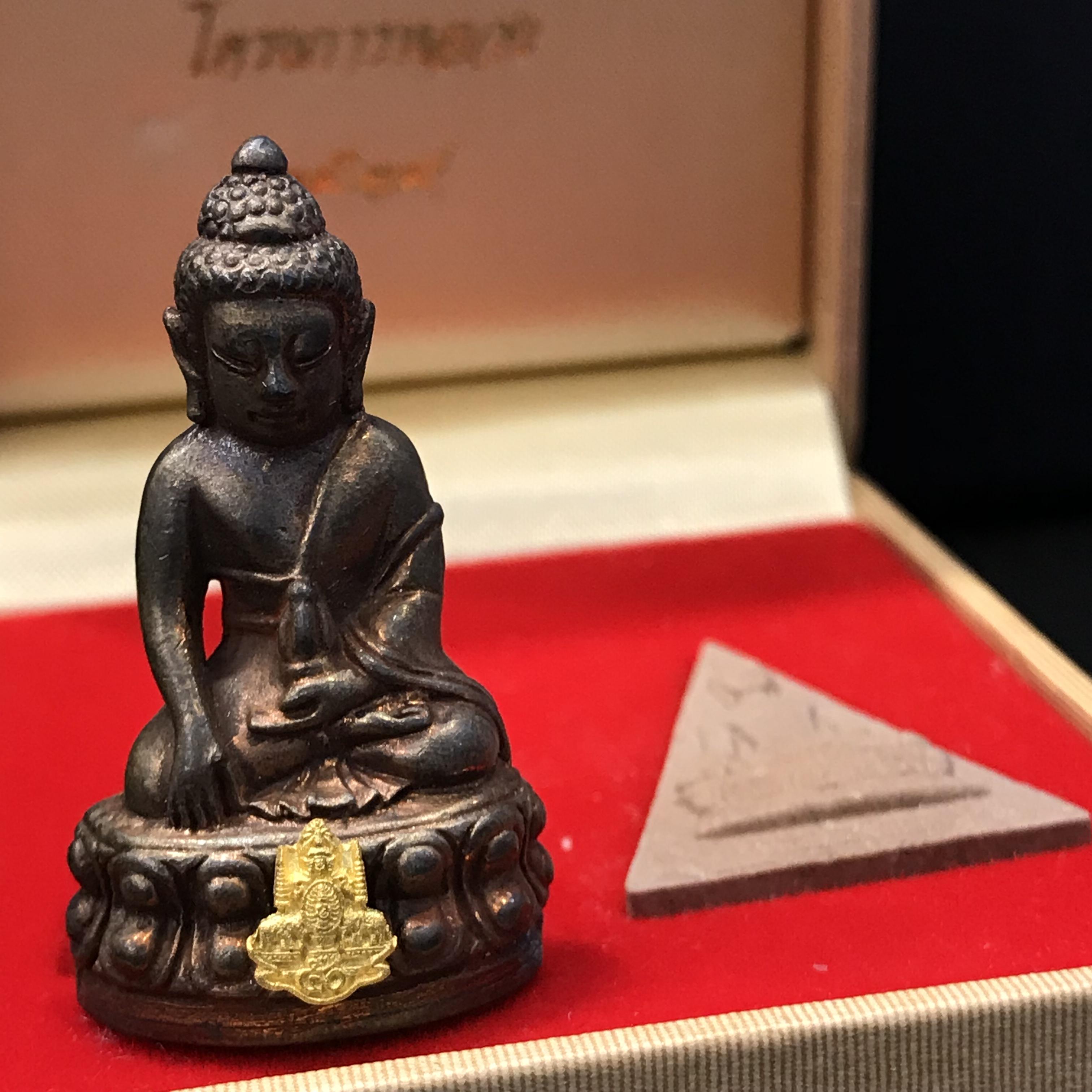 พระกริ่งเจริญโภคทรัพย์ พระพิมพ์จิตรลดา ที่ระลึกโครงการหลวง ปี2539(ชุดกรรมการหายาก)(1ใน1999ชุด)