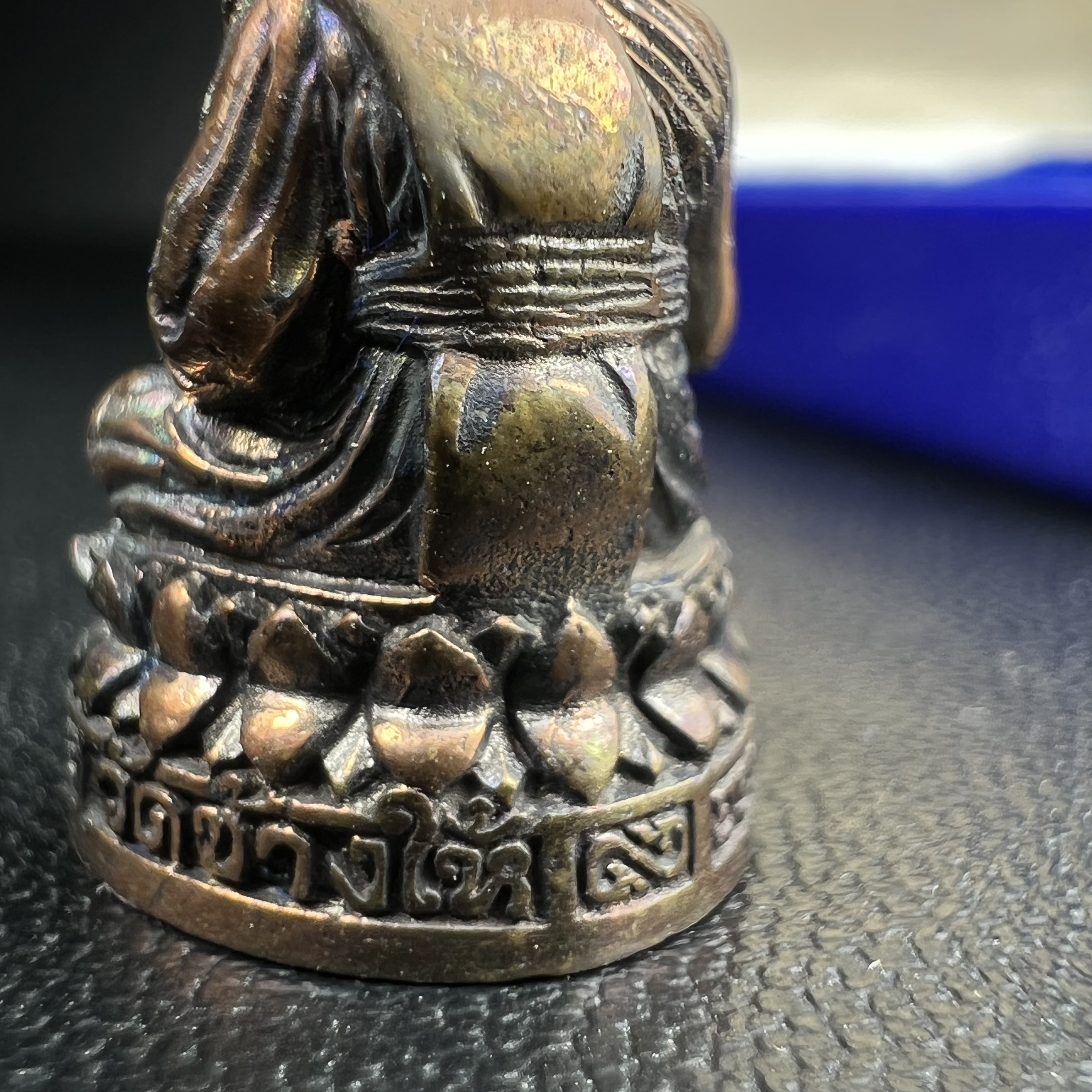 รูปเหมือนหล่อลอยองค์หลวงปู่ทวด รุ่น 111ปี กระทรวงกลาโหม เนื้อนวโลหะรมดำ-ปัดเงา ปี2540 พิธีใหญ่ สภาพสวย เข้มขลัง นิยม พร้อมกล่องบรรจุเดิม