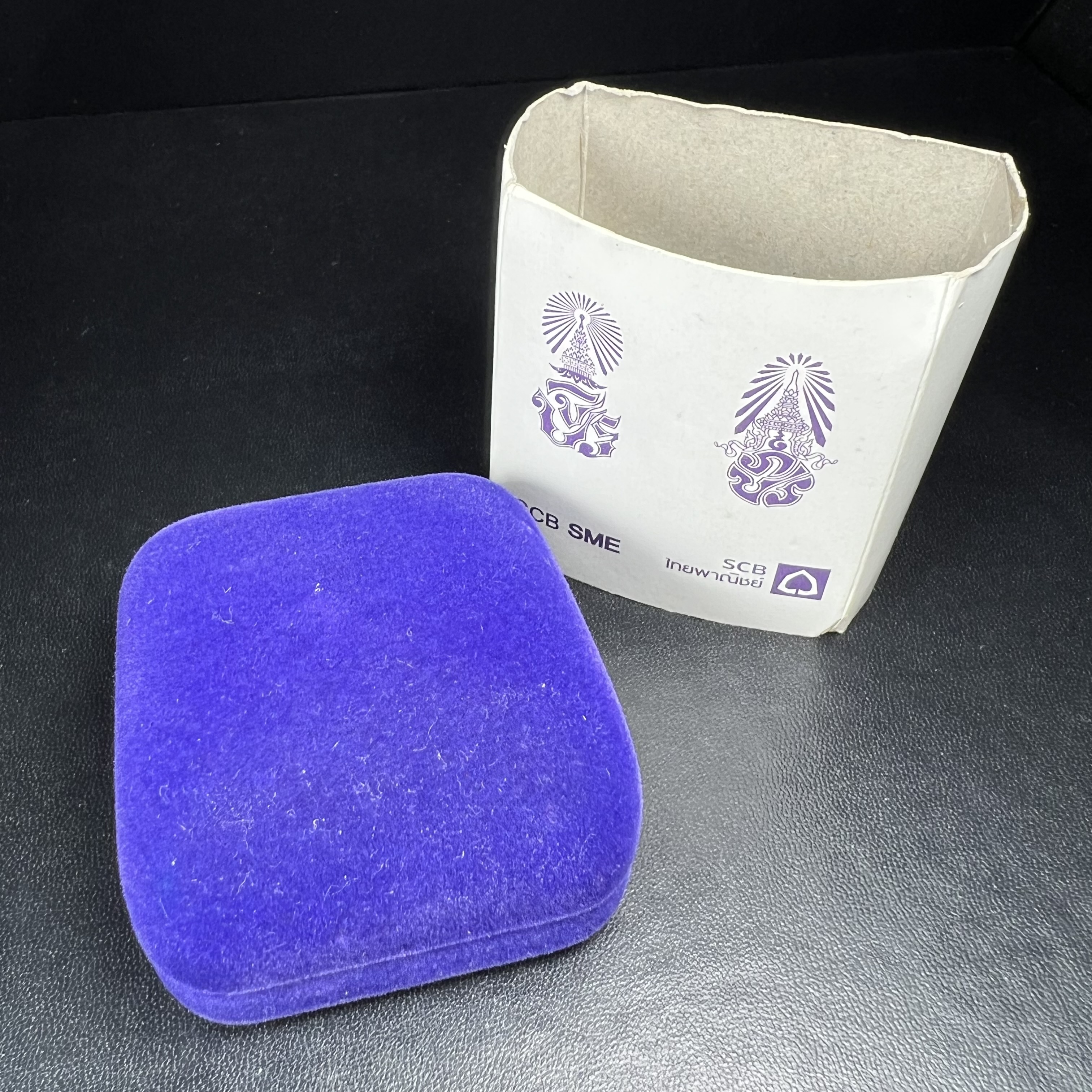 พระกริ่งพระพุทธนรสีห์ จปร.+ภปร. ครบรอบ 100 ปี ธนาคารไทยพาณิชย์ เนื้อนวโลหะ ปี 2550 สมเด็จพระเทพรัตนราชสุดาฯ เสด็จเป็นองค์ประธานในพิธีเททอง(พุทธศิลป์งดงาม)ด้านหน้าฐานประดับด้วยตราสัญลักษณ์พระปรมาภิไธยย่อ "จปร" และ "ภปร" เคียงคู่กันเป็นค