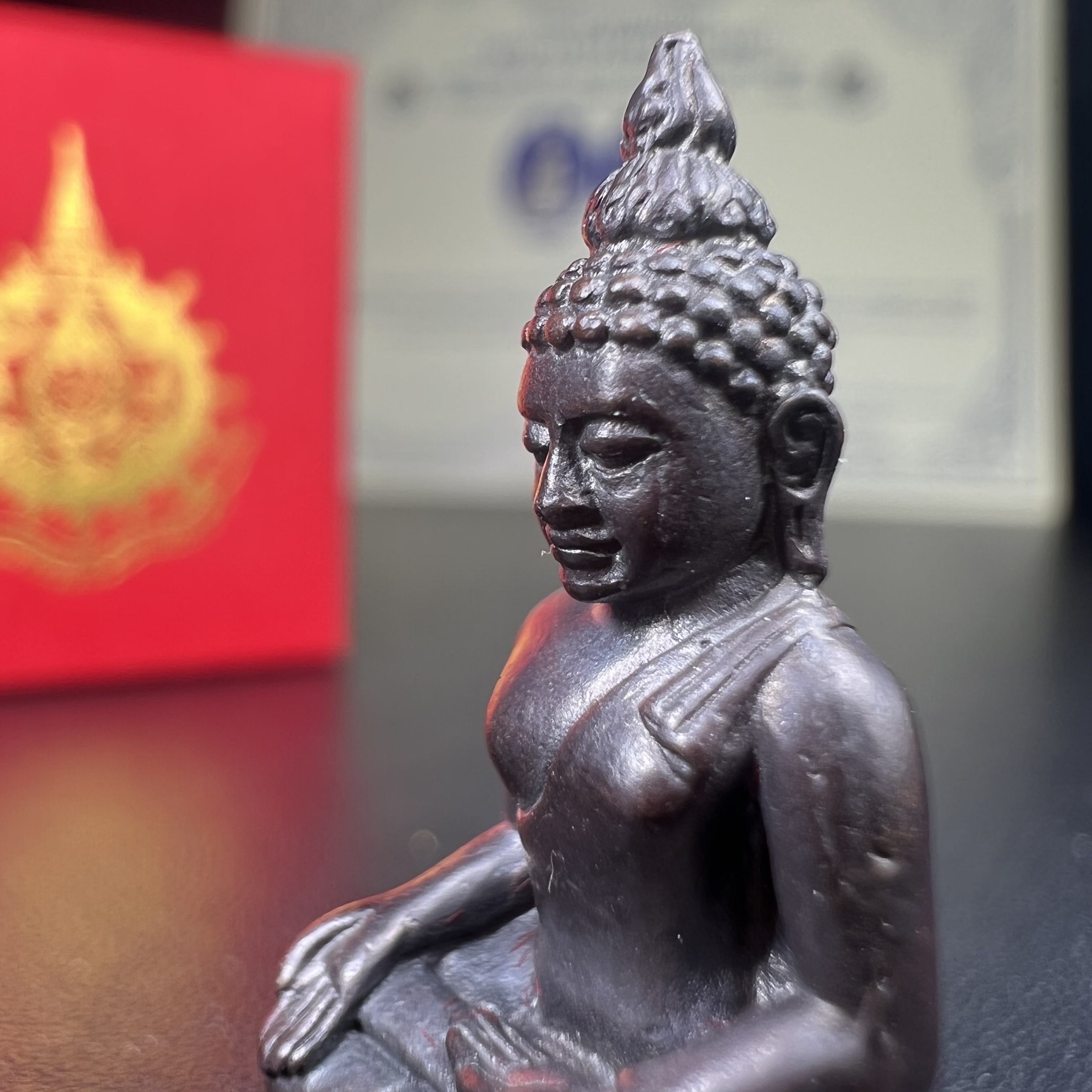 พระกริ่งไพรีพินาศ เฉลิมพระเกียรติ พระบาทสมเด็จพระเจ้าอยู่หัวรัชกาลที่9 พระชนมพรรษา 6 รอบ ปี2542 เนื้อนวโลหะผสมทองคำ(บรรจุเหล็กไหล)ดีนอก-ดีใน***องค์นี้สภาพสวยครบสมบูรณ์ มาพร้อมกล่องเดิมและใบรับรองจากผู้จัดสร้างแบบนี้หายากมาก***