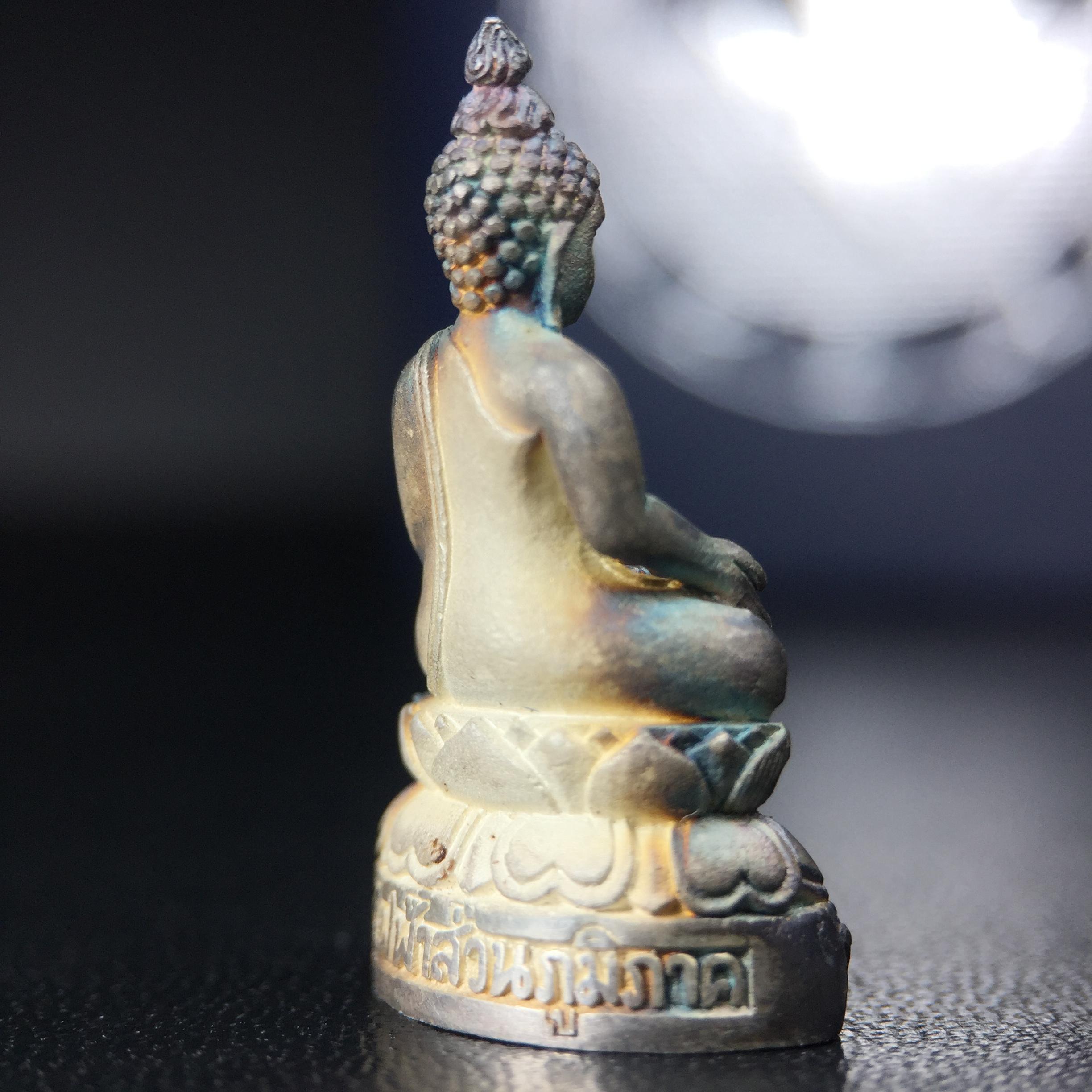 พระกริ่งไพรีพินาศ วัดบวรนิเวศวิหาร ปี2538 การไฟฟ้าส่วนภูมิภาคจัดสร้าง เนื้อเงิน(สภาพผิวเดิม ขึ้นสีรุ้งธรรมชาติ สวยแบบนิยม)พร้อมกล่องบรรจุเดิม หมายเลข 6432