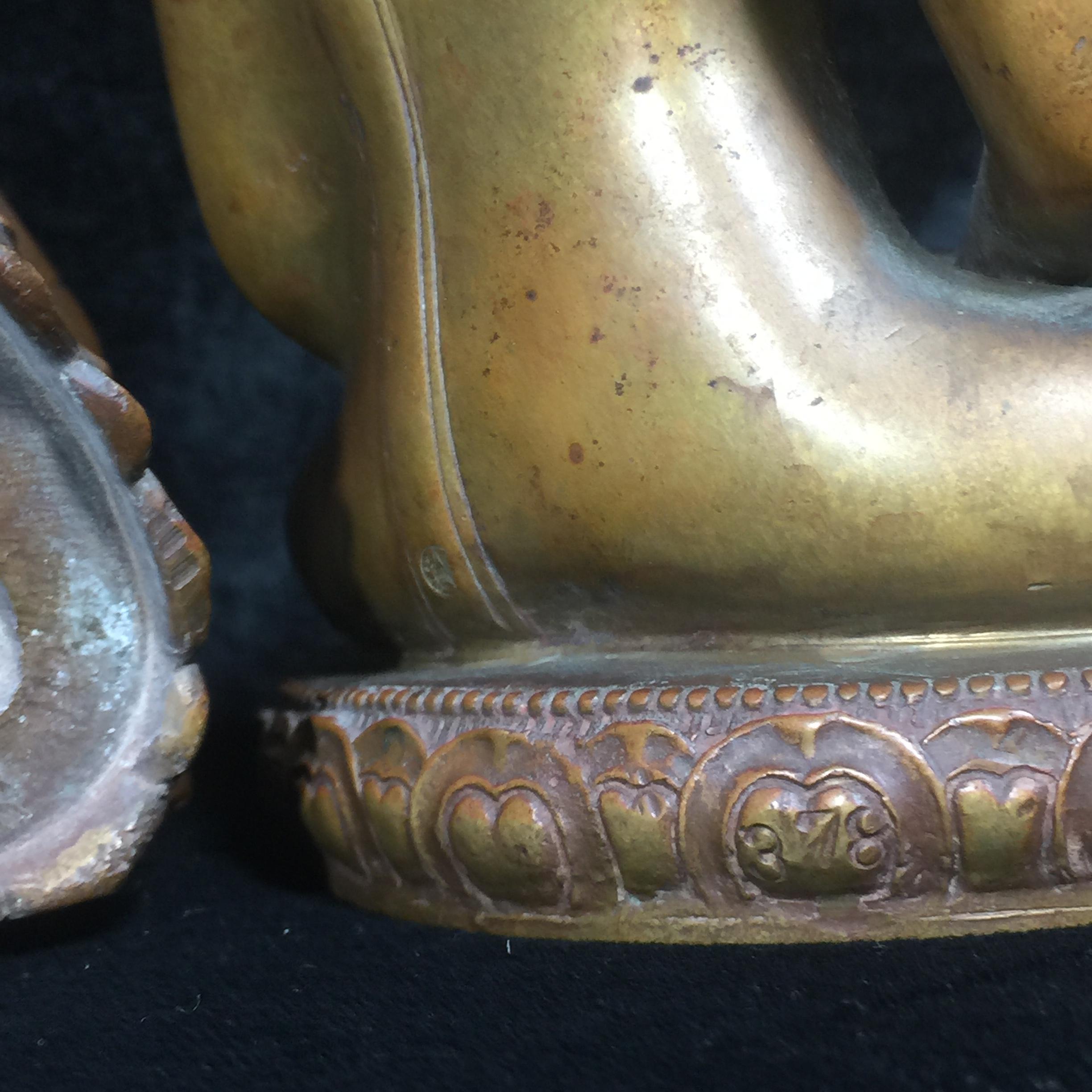 พระพุทธธรรมทิฐิศาสดา 50 ปี ธรรมศาสตร์ ปี 2527 หน้าตัก 5 นิ้ว 2 ถอด (ในหลวงรัชกาลที่9เสด็จในพิธีเททอง)(1ใน 1600 องค์)